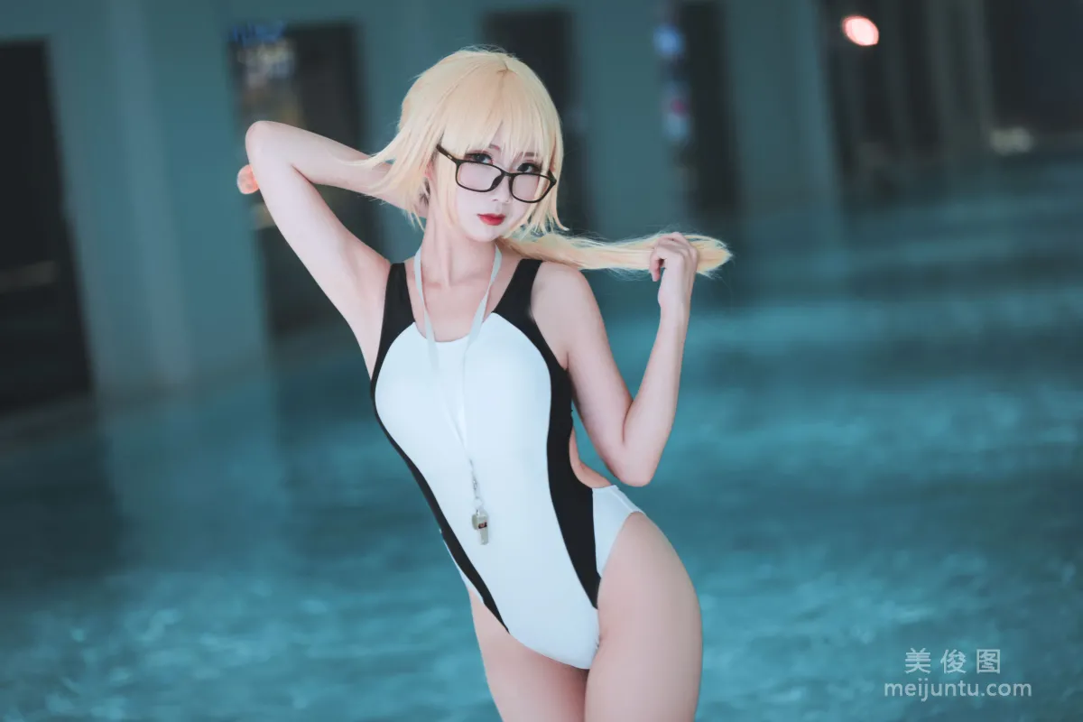 [COS] Cute Popular Coser Mianbing Xianer Joan of Arc Swimsuit Photo Set photo 6