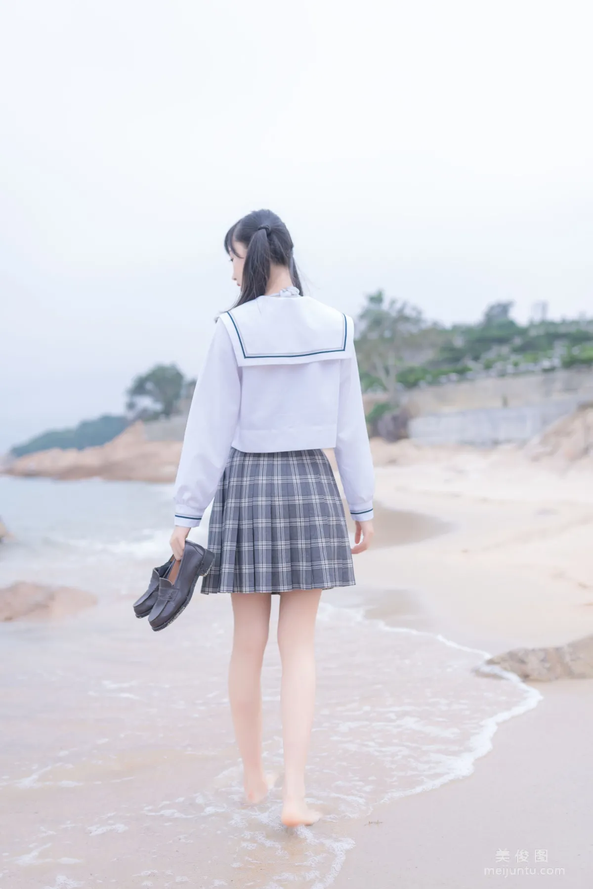 [COS福利] 小姐姐木綿綿OwO 《海邊JK》 寫真集 12
