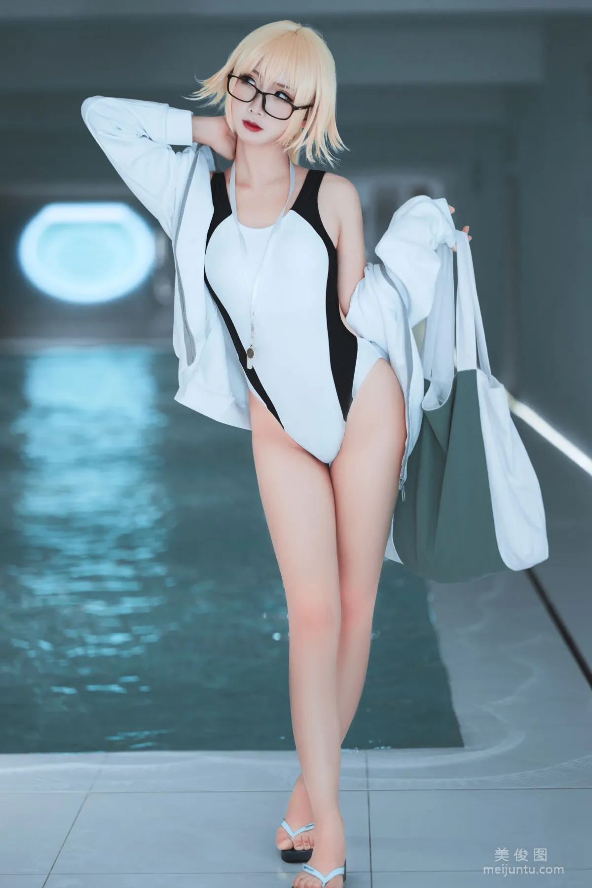 [COS] Cute Popular Coser Mianbing Xianer Joan of Arc Swimsuit Photo Set photo 3