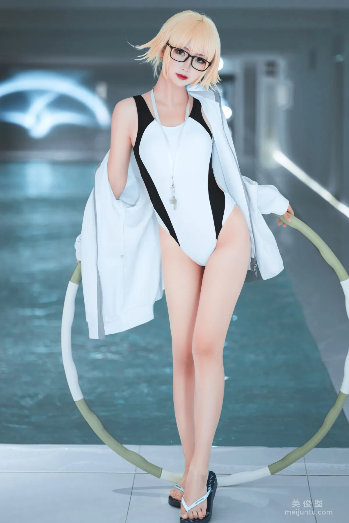 [COS] Cute Popular Coser Mianbing Xianer Joan of Arc Swimsuit Photo Set photo 1