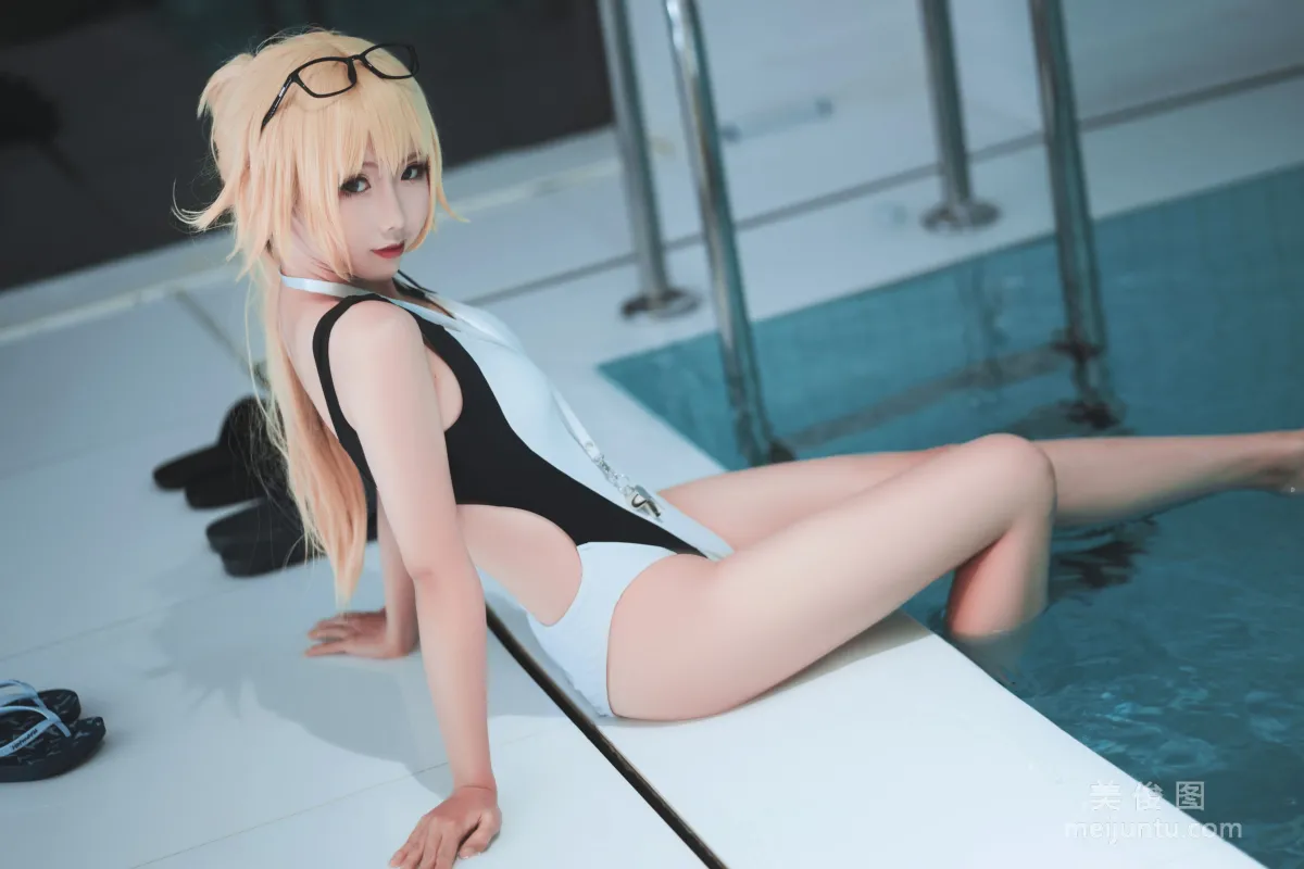 [COS] Cute Popular Coser Mianbing Xianer Joan of Arc Swimsuit Photo Set photo 9