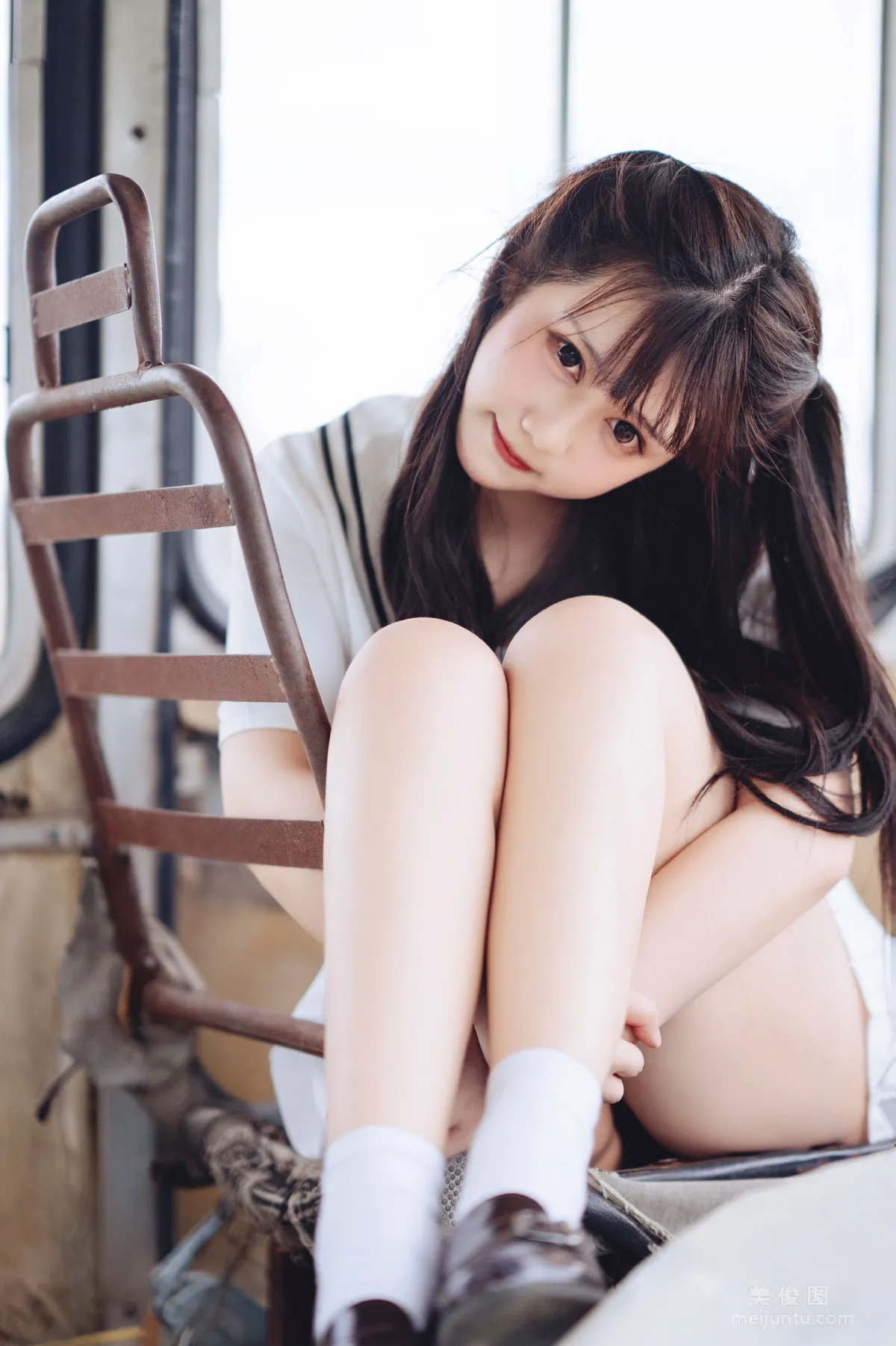 微博福利姬镜酱 《静夏之JK少女》 写真集9