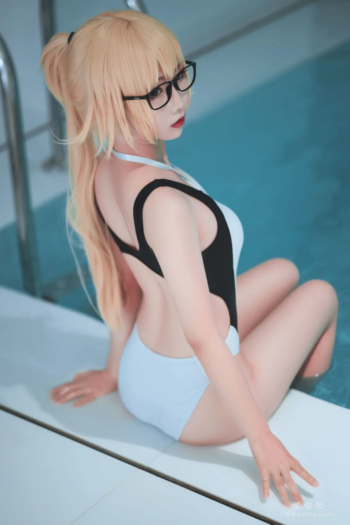 [COS] Cute Popular Coser Mianbing Xianer Joan of Arc Swimsuit Photo Set photo 8