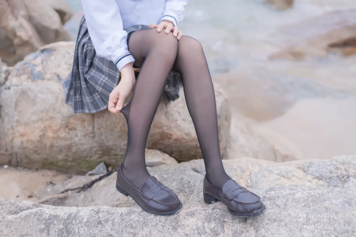 [COS福利] 小姐姐木綿綿OwO 《海邊JK》 寫真集 3