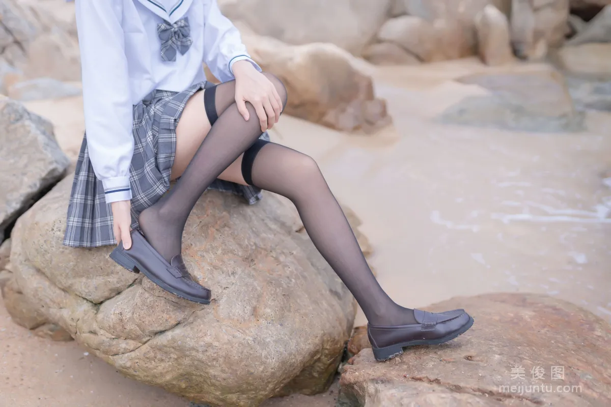 [COS福利] 小姐姐木綿綿OwO 《海邊JK》 寫真集 24