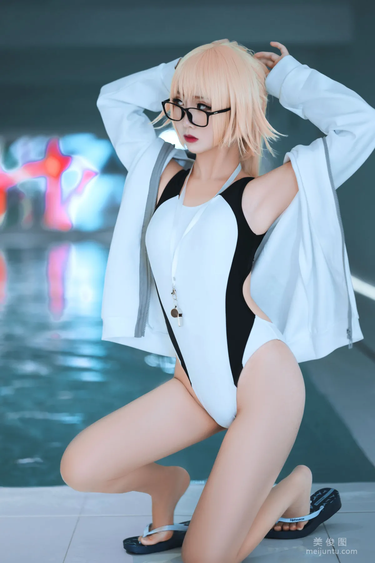 [COS] Cute Popular Coser Mianbing Xianer Joan of Arc Swimsuit Photo Set photo 5