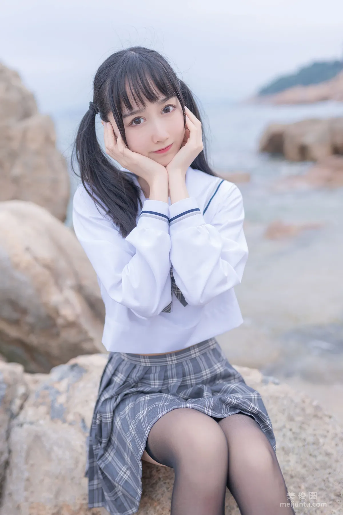[COS福利] 小姐姐木綿綿OwO 《海邊JK》 寫真集 1