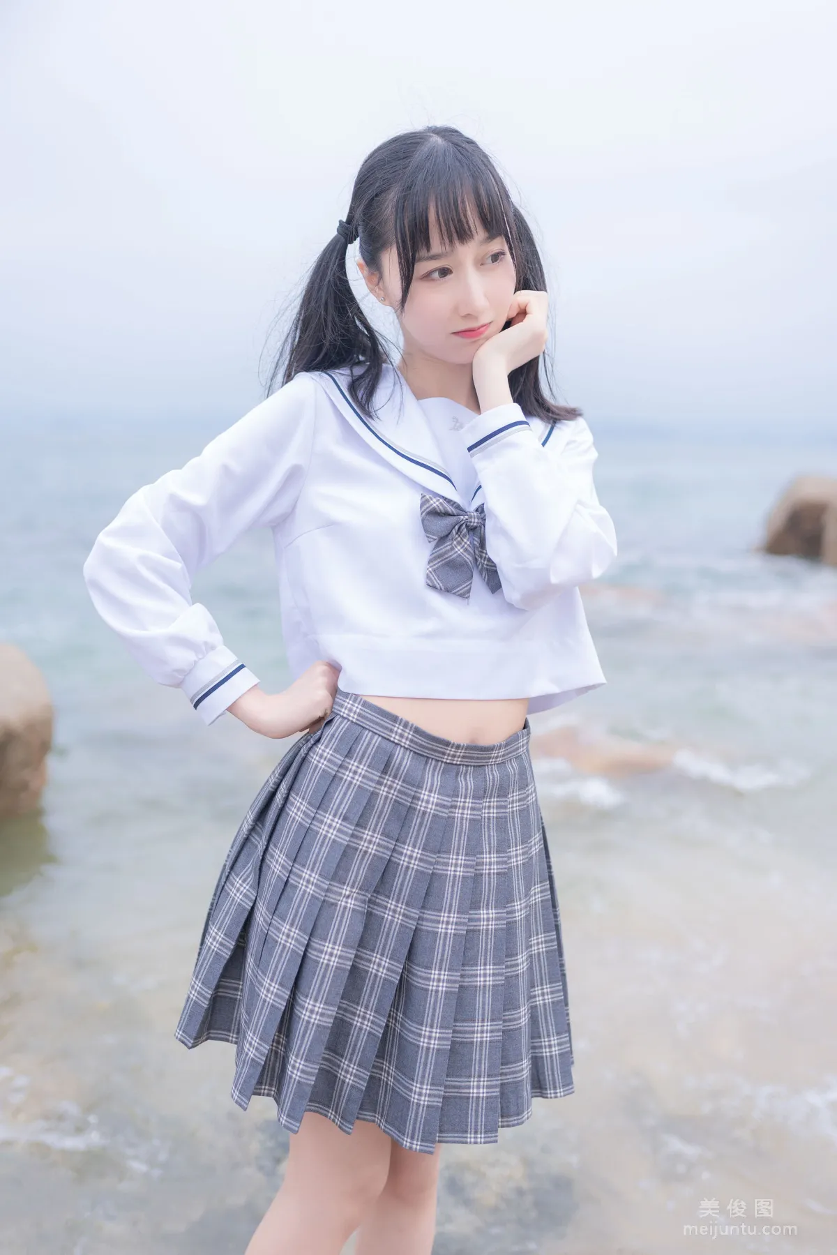 [COS福利] 小姐姐木綿綿OwO 《海邊JK》 寫真集 11