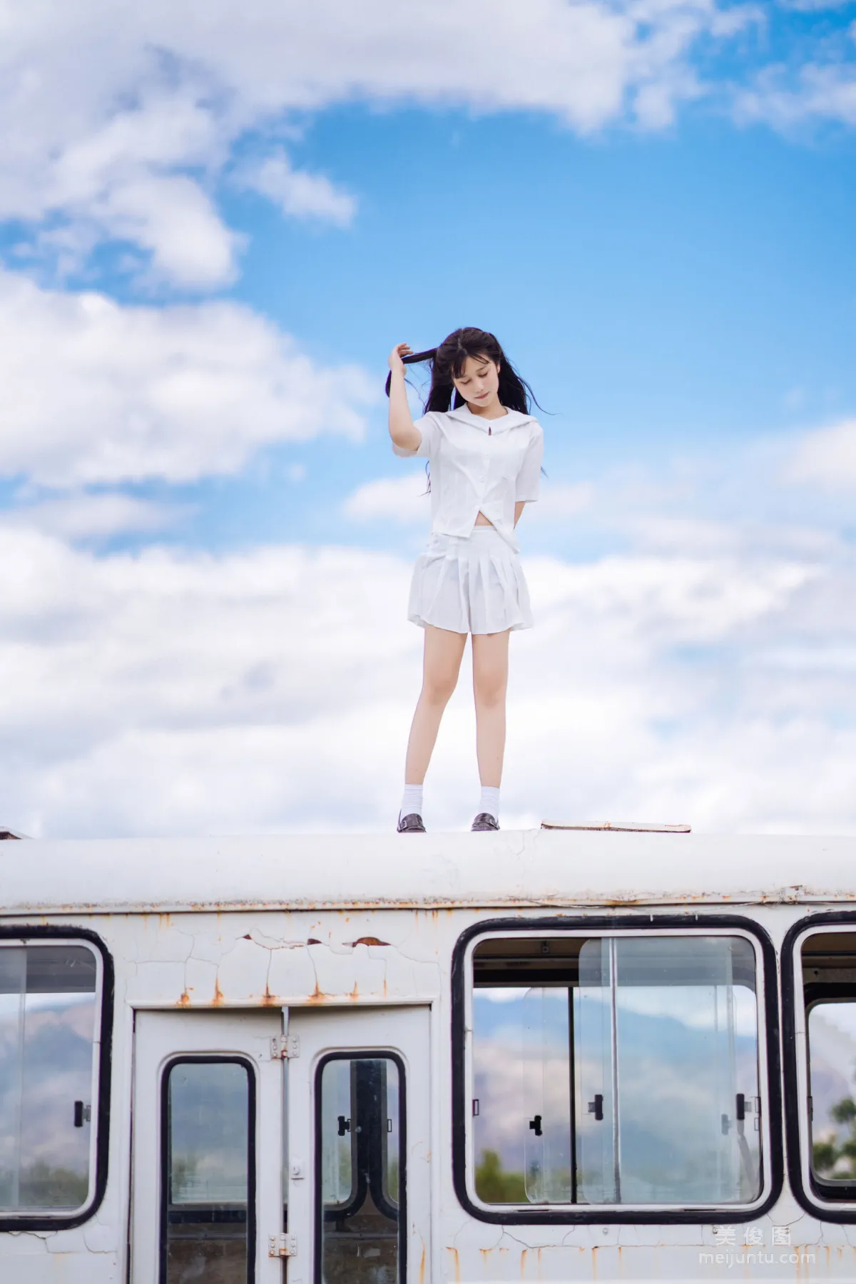 微博福利姬鏡醬 《靜夏之JK少女》 寫真集 11