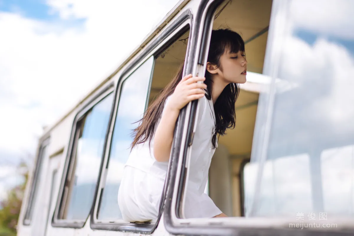 微博福利姬鏡醬 《靜夏之JK少女》 寫真集 21