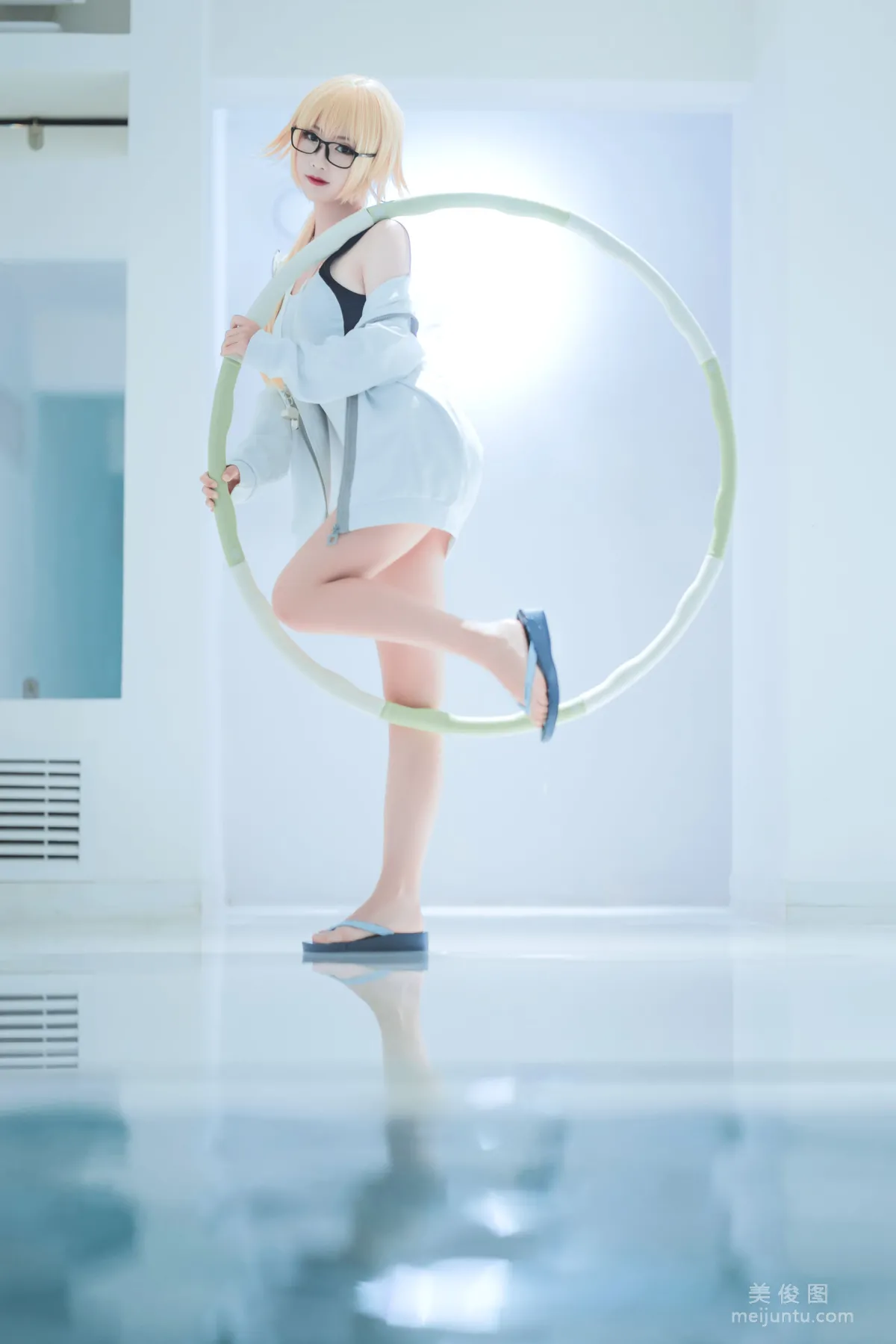 [COS] Cute Popular Coser Mianbing Xianer Joan of Arc Swimsuit Photo Set photo 14