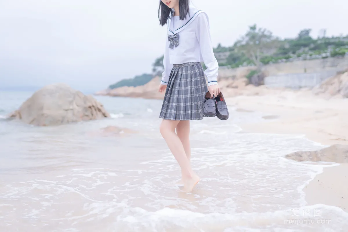 [COS福利] 小姐姐木綿綿OwO 《海邊JK》 寫真集 13