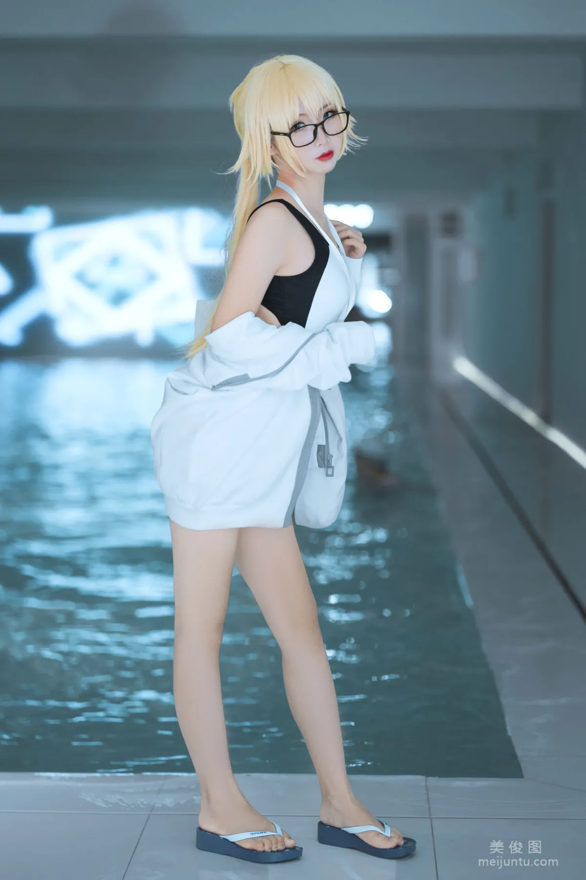 [COS] Cute Popular Coser Mianbing Xianer Joan of Arc Swimsuit Photo Set photo 2