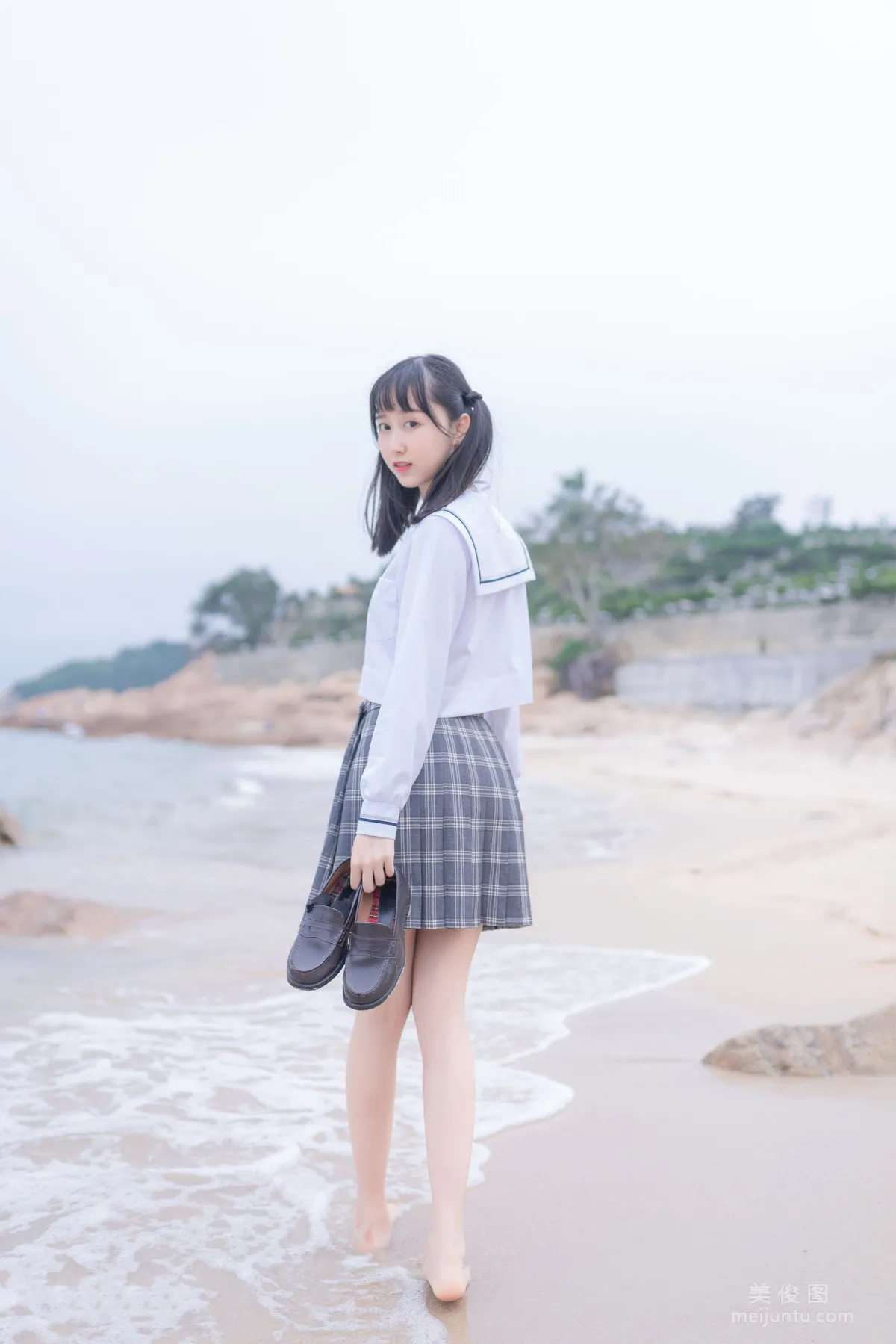 [COS福利] 小姐姐木綿綿OwO 《海邊JK》 寫真集 15