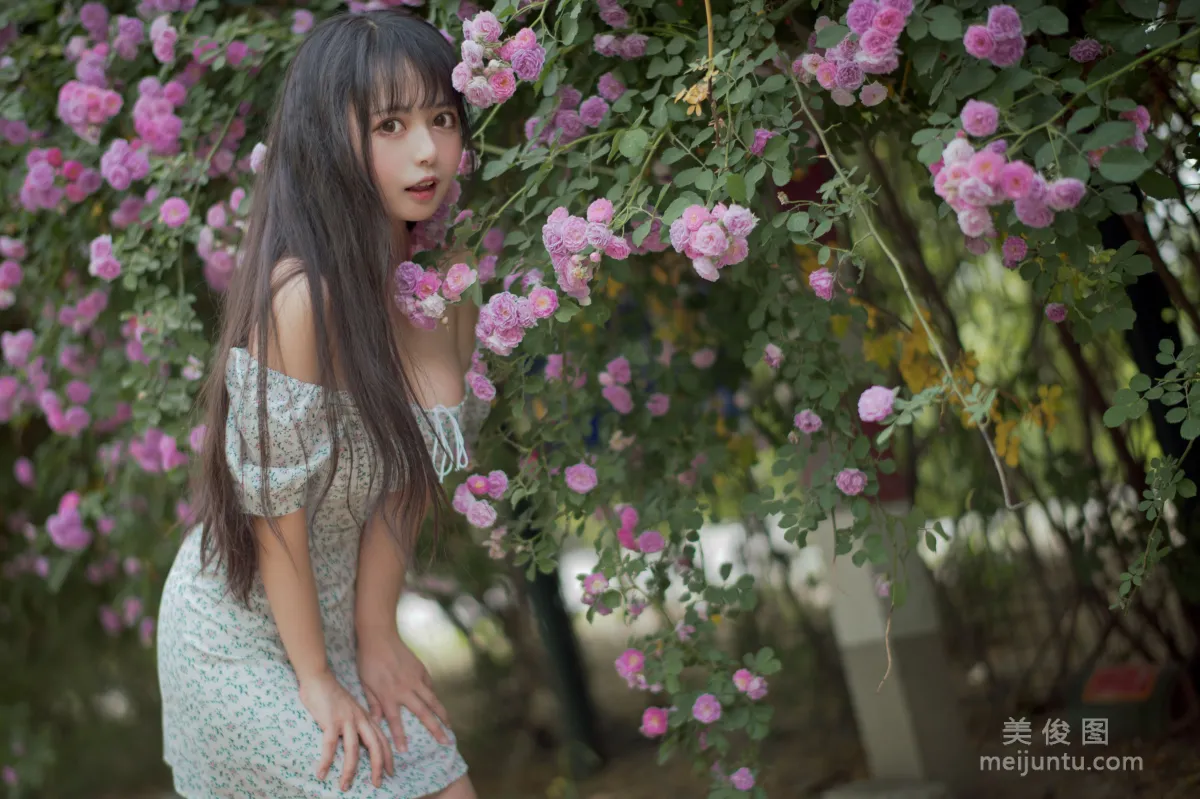 [COS福利] 大眼萌妹黑貓貓OvO 《薔薇2》 寫真集 8