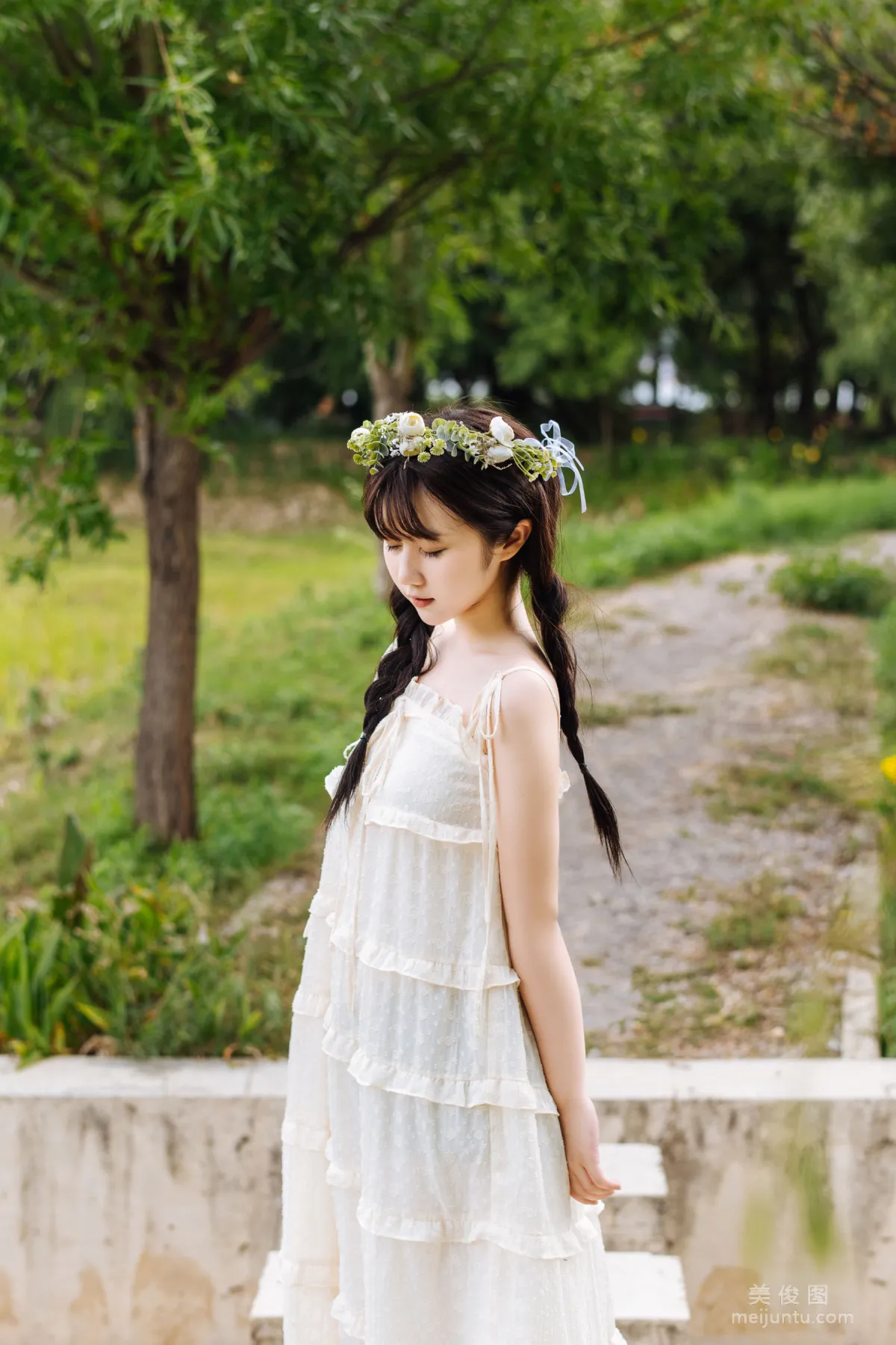 [COS福利] 微博福利姬镜酱 《静夏之花环女孩》 写真集39