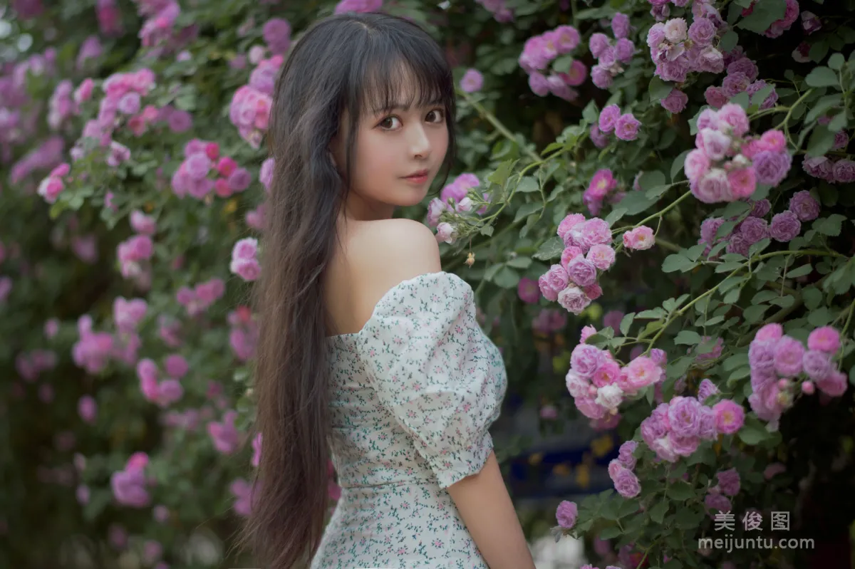 [COS福利] 大眼萌妹黑貓貓OvO 《薔薇2》 寫真集 2