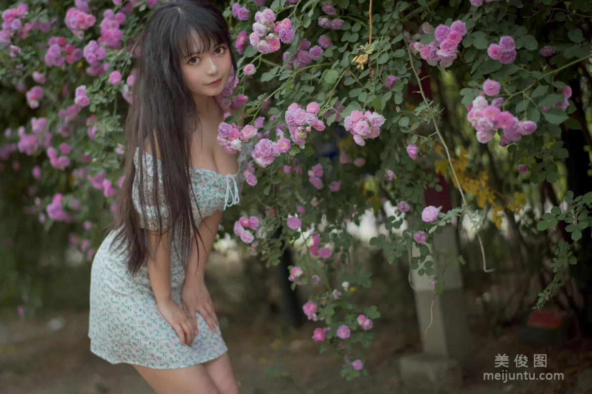 [COS福利] 大眼萌妹黑貓貓OvO 《薔薇2》 寫真集 7