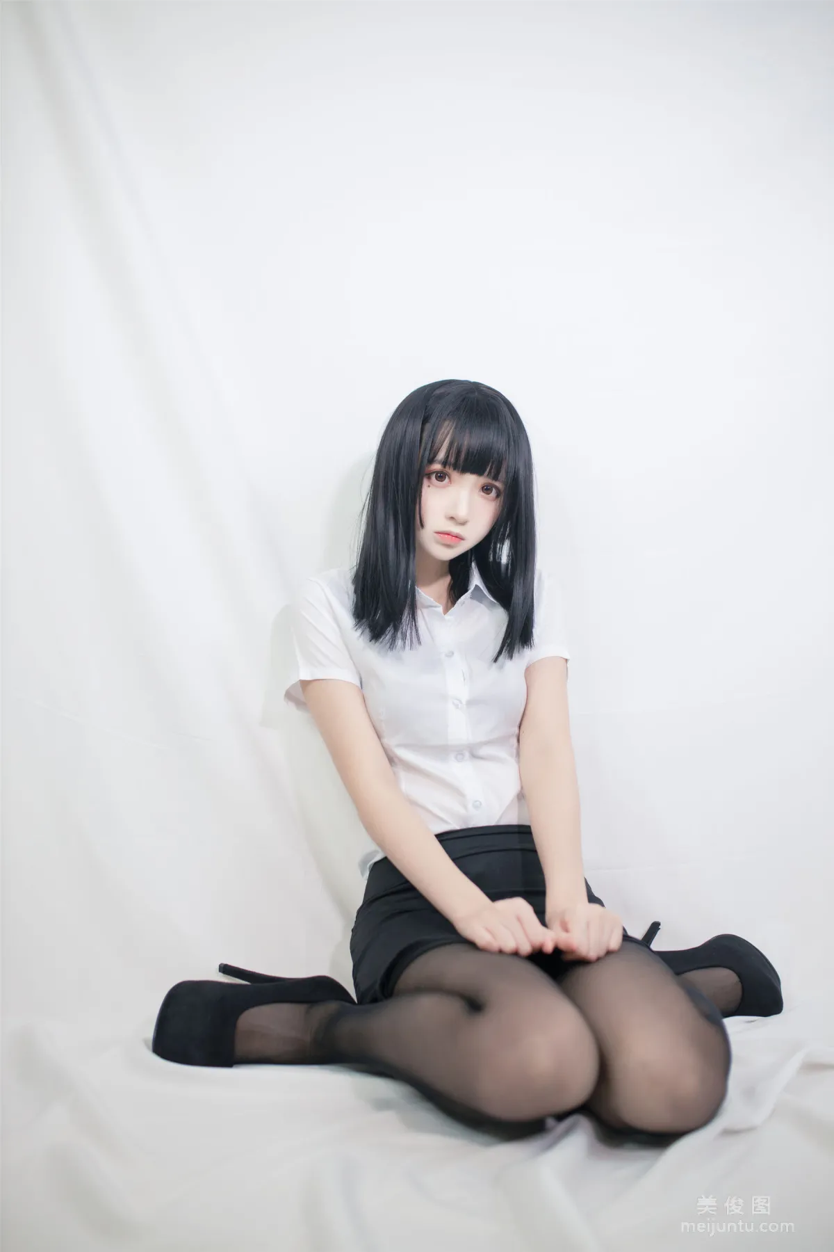 [COS福利] 疯猫ss 《OL制服》 写真集5