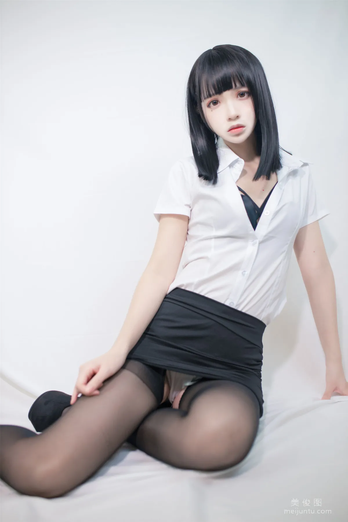 [COS福利] 疯猫ss 《OL制服》 写真集19