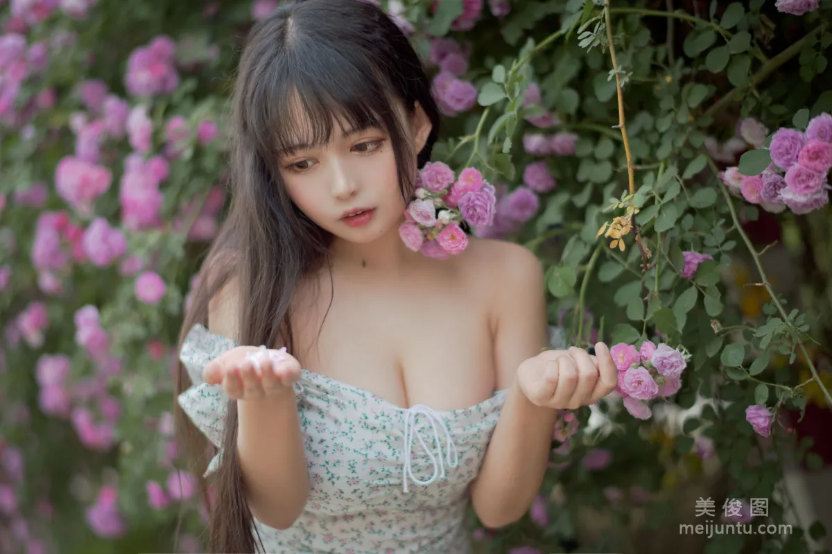 [COS福利] 大眼萌妹黑貓貓OvO 《薔薇2》 寫真集 16