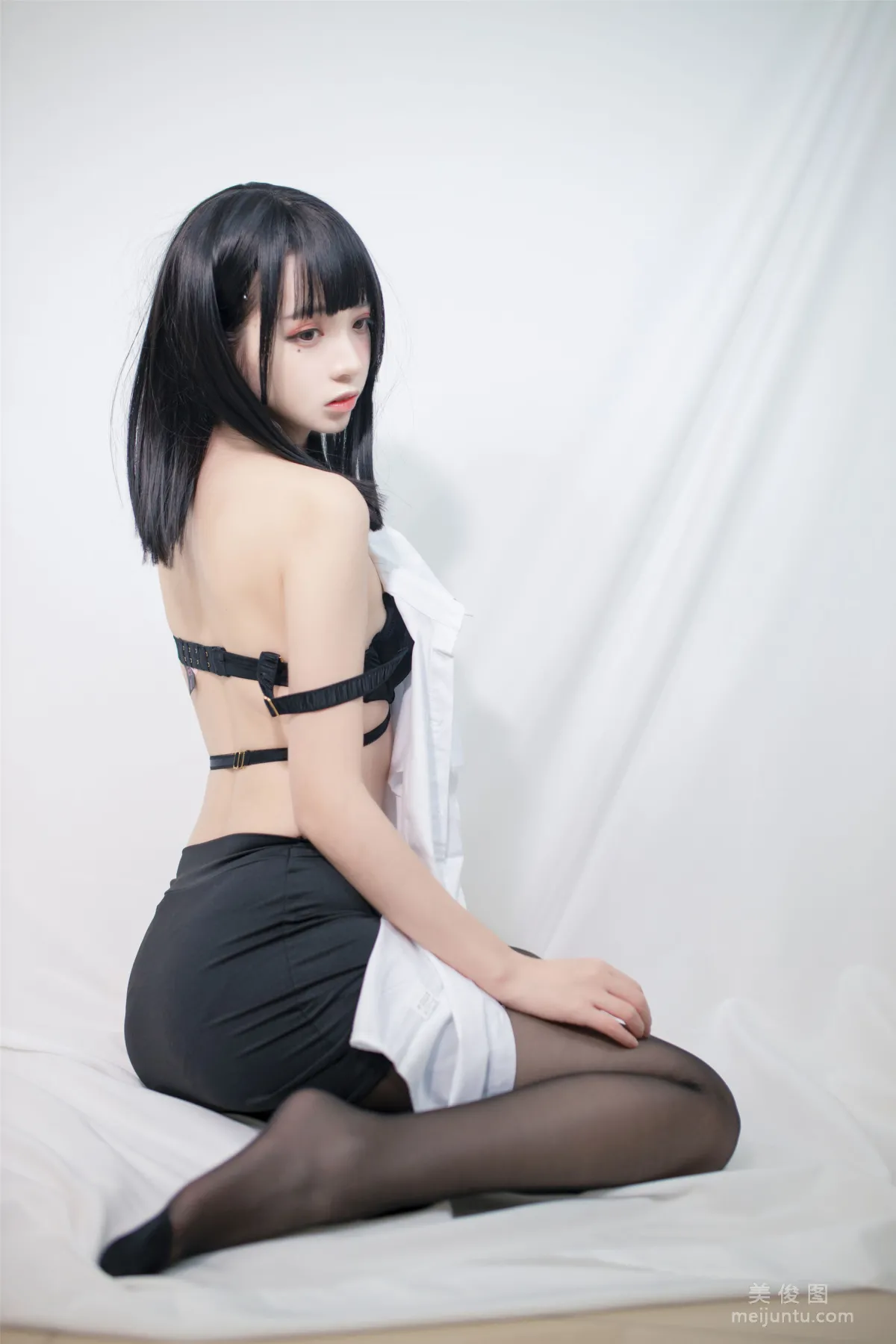 [COS福利] 疯猫ss 《OL制服》 写真集28