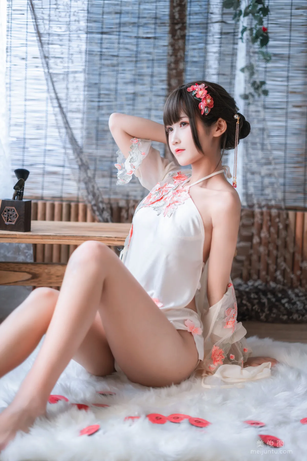 微博妹子三度_69 《肚兜》 写真集9