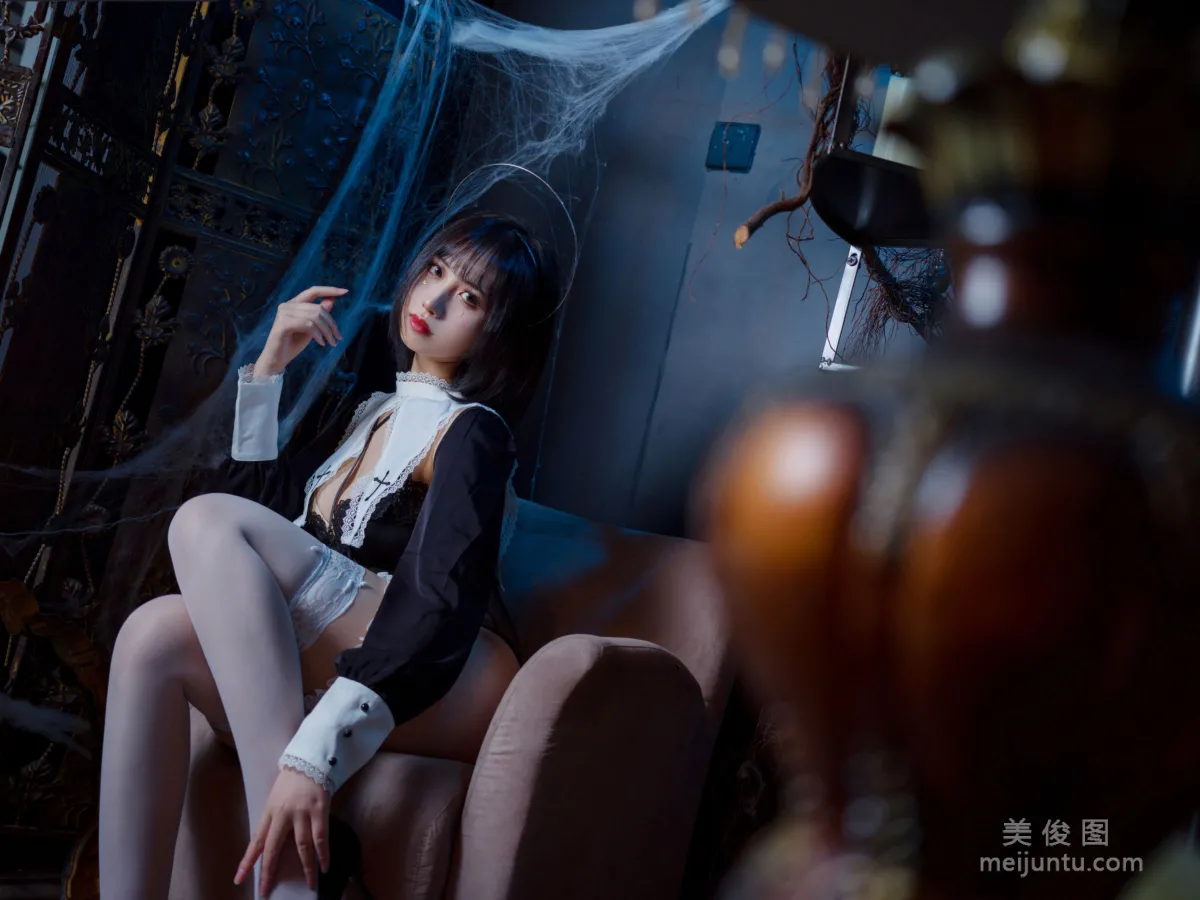 2D Girl Nianxue ww The Nun Photo Set photo 14