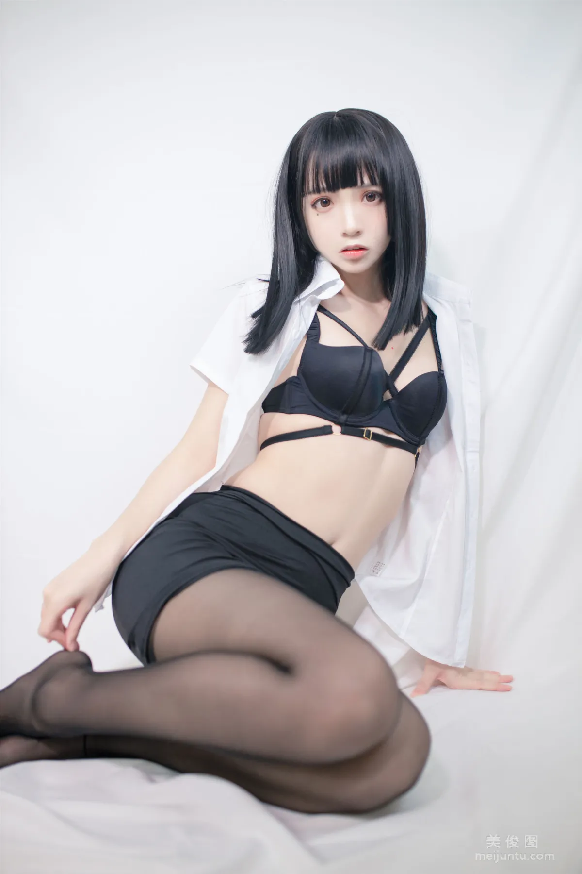 [COS福利] 疯猫ss 《OL制服》 写真集24