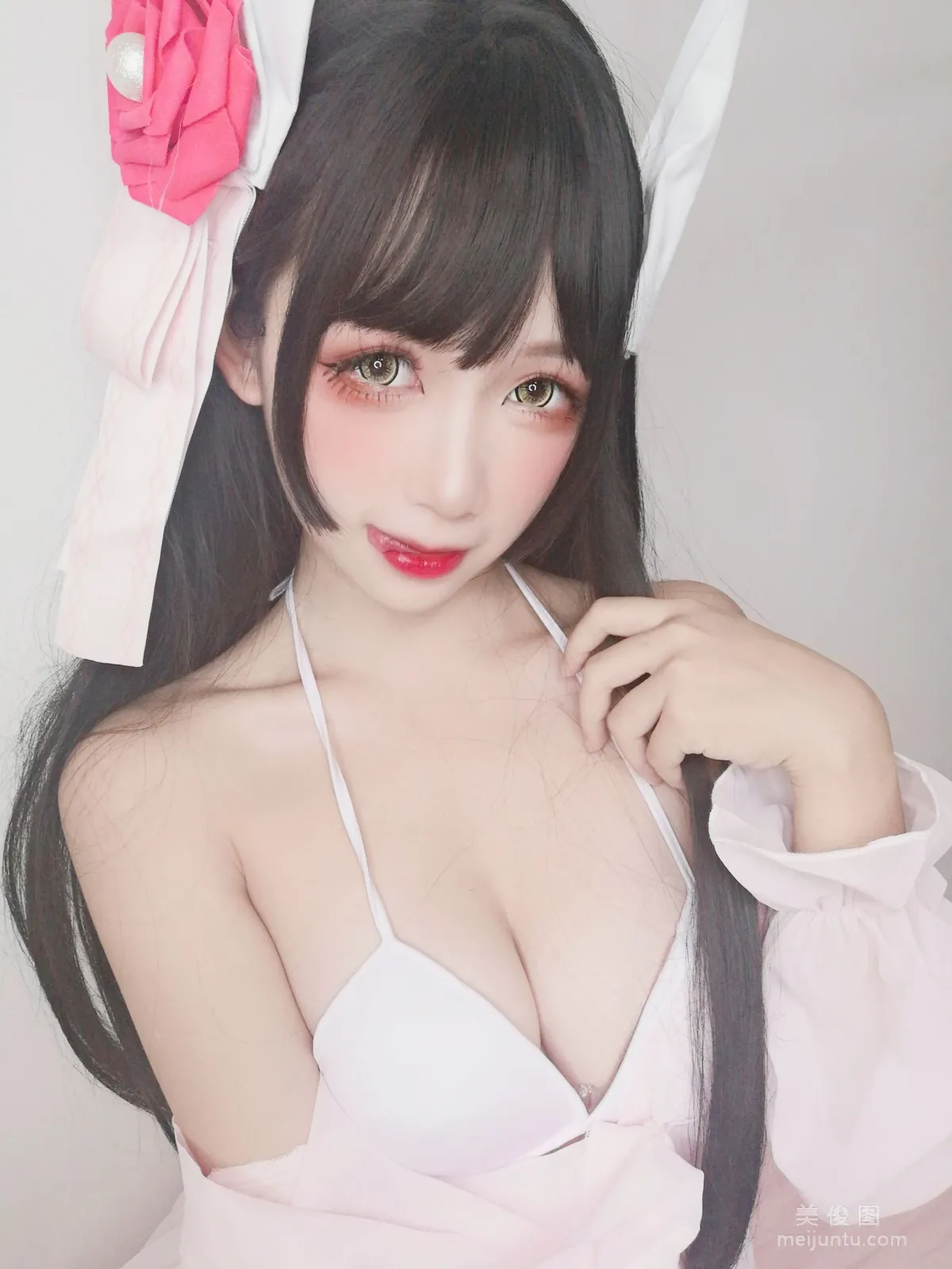 Anime Blogger Yingluojiang w, Sturgeon Pajamas Photo Set photo 1
