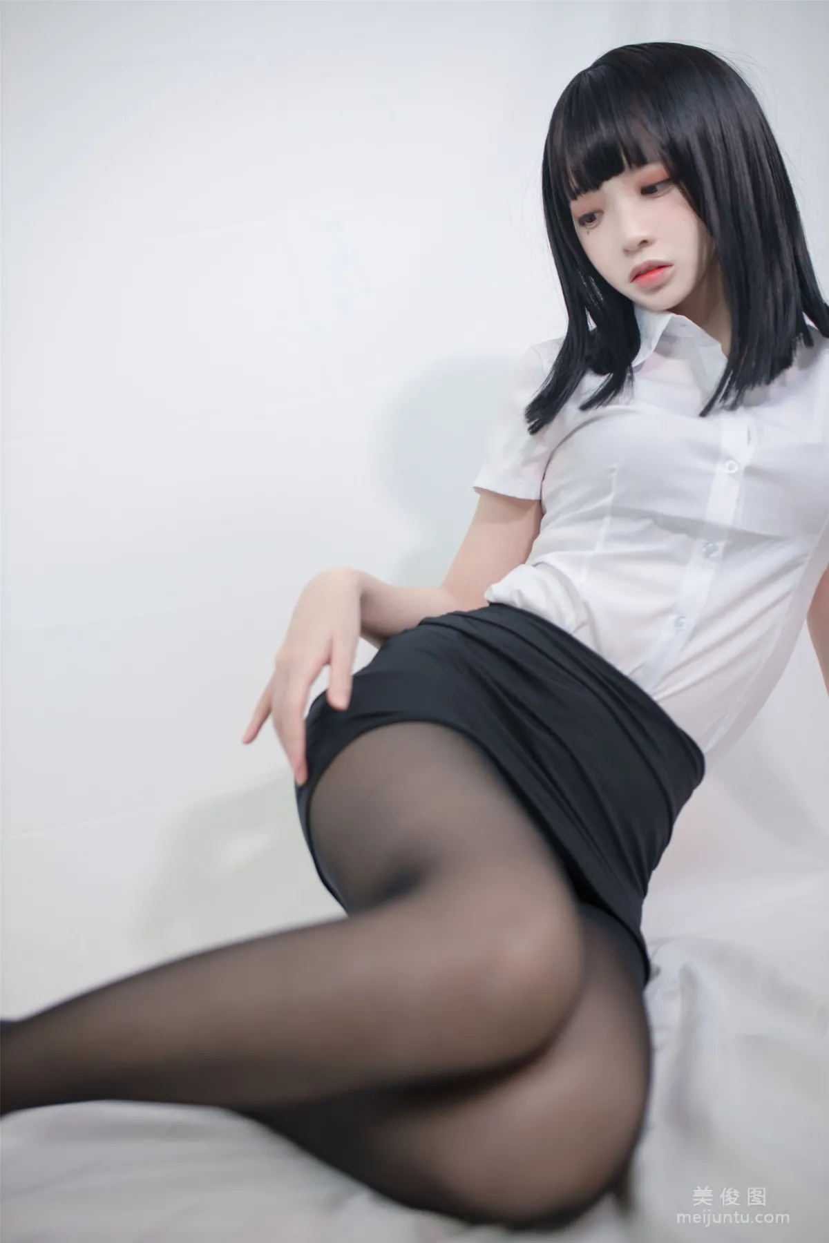[COS福利] 疯猫ss 《OL制服》 写真集11