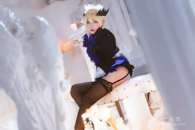 微博妹子Momoko葵葵 《黑枪呆女仆》 写真集