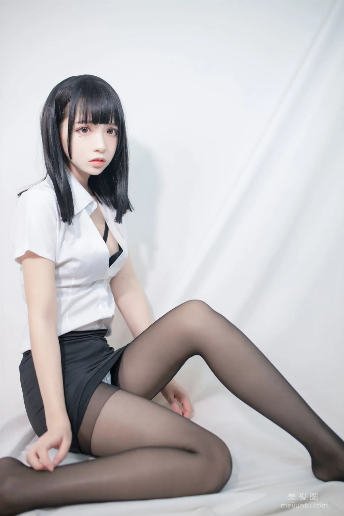 [COS福利] 疯猫ss 《OL制服》 写真集23