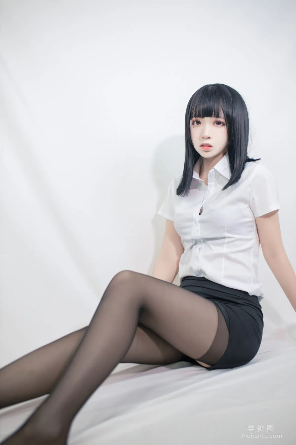 [COS福利] 瘋貓ss 《OL制服》 寫真集 4