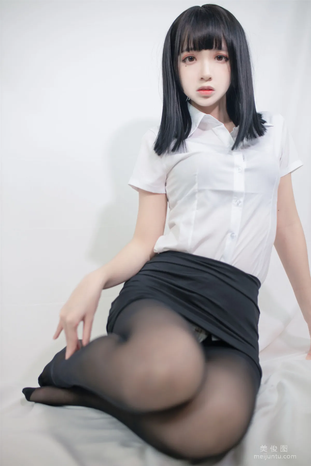 [COS福利] 疯猫ss 《OL制服》 写真集10