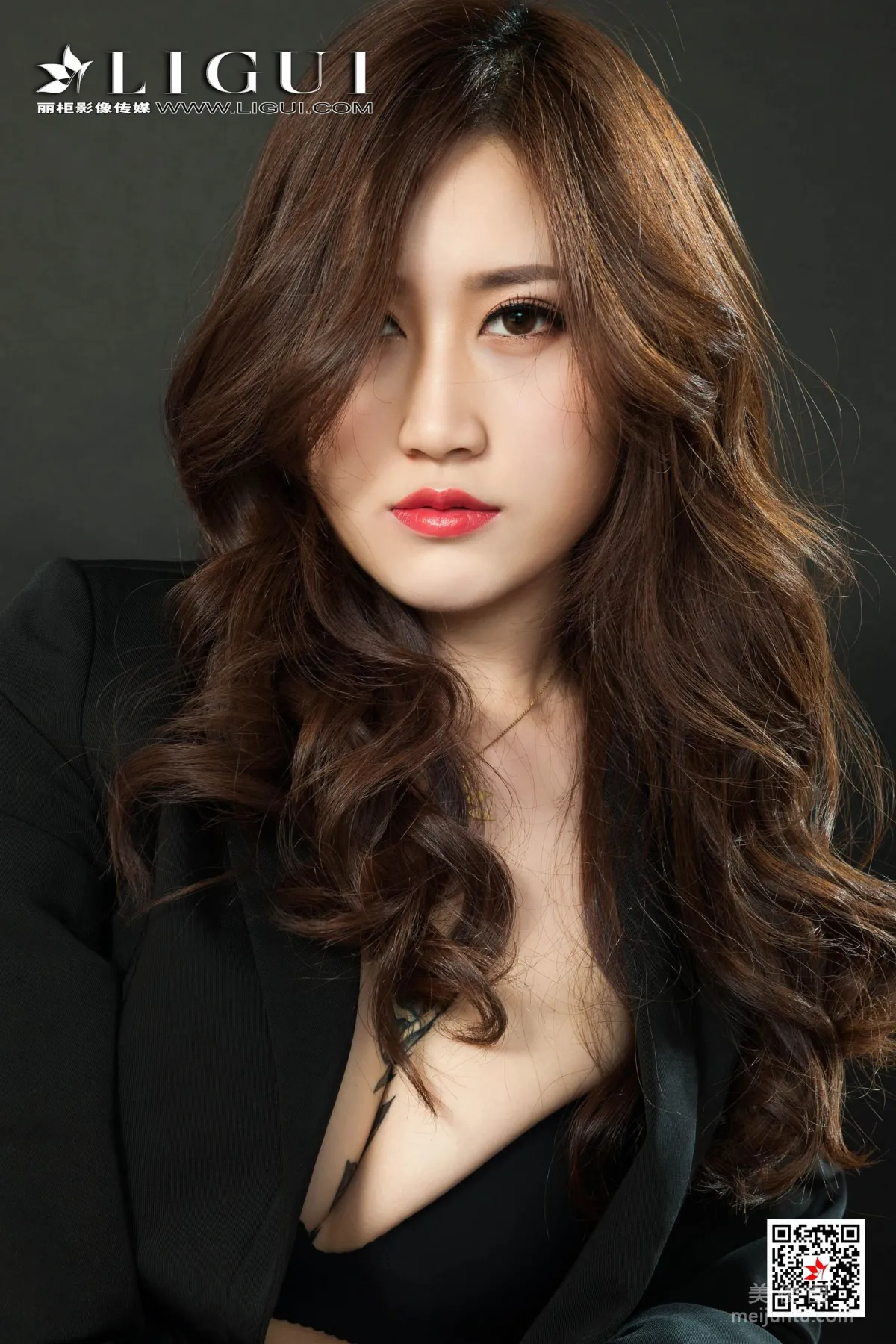 [麗櫃Ligui] Model 桔子 《肉絲襪女郎》 寫真集 1