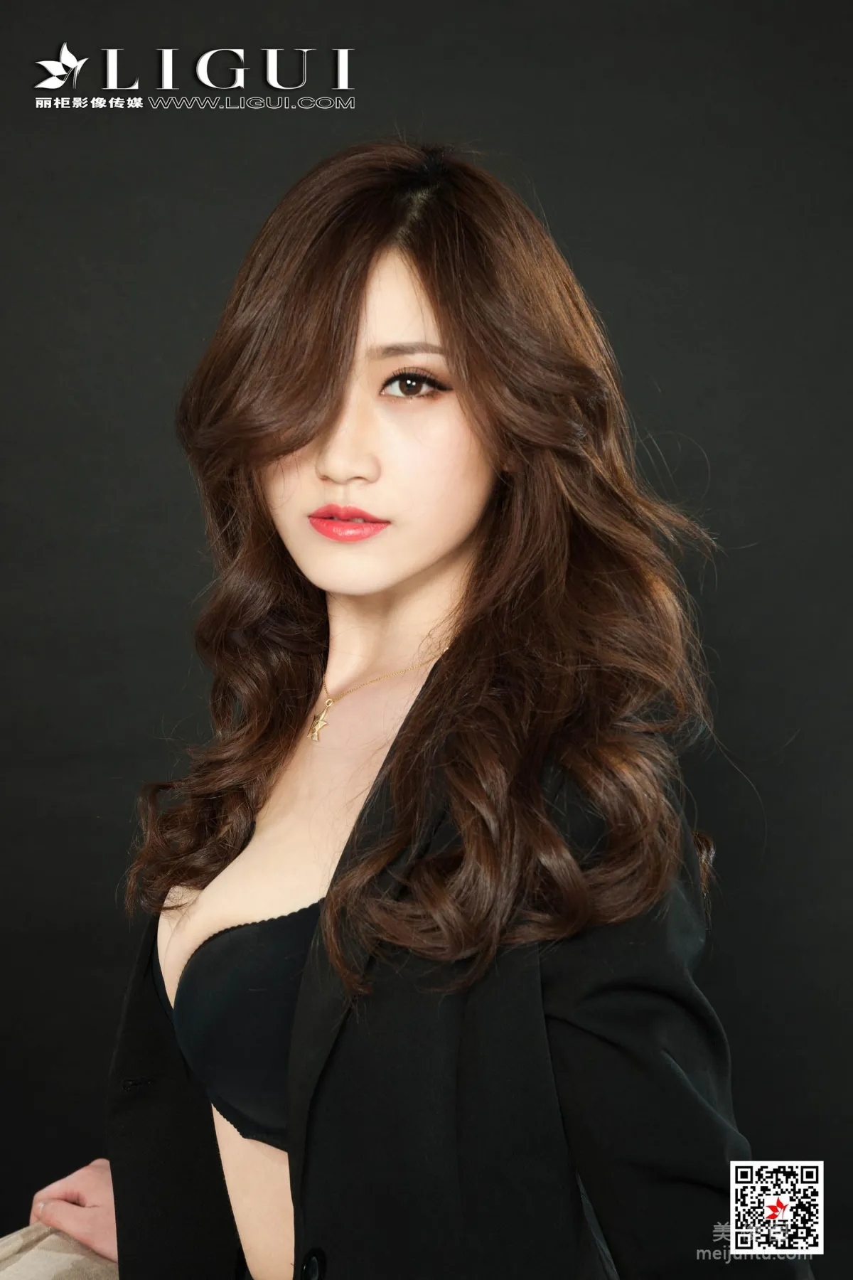 [丽柜Ligui] Model 桔子 《肉丝袜女郎》 写真集9