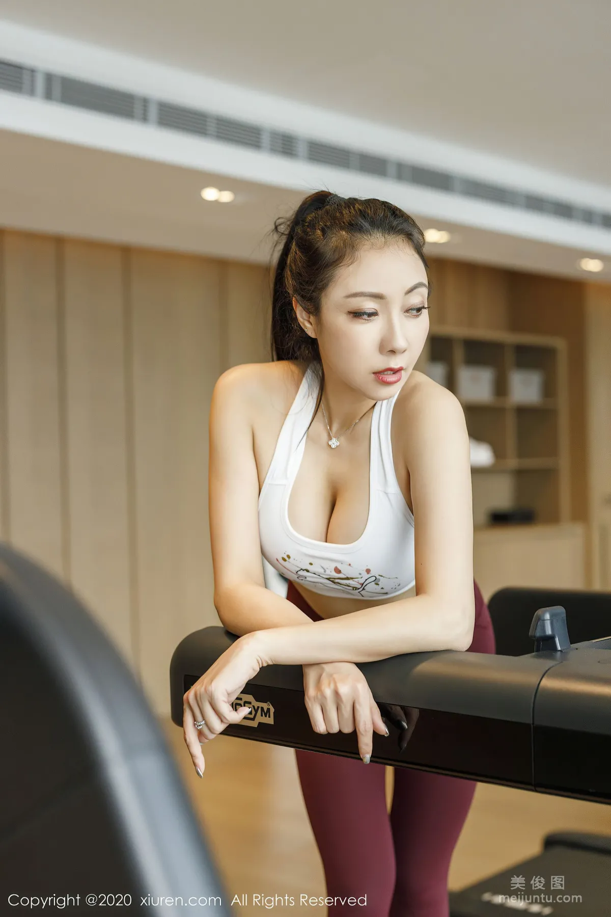 [秀人XIUREN] No.2332 果兒Victoria - 時尚運動内衣與極緻絲襪 22