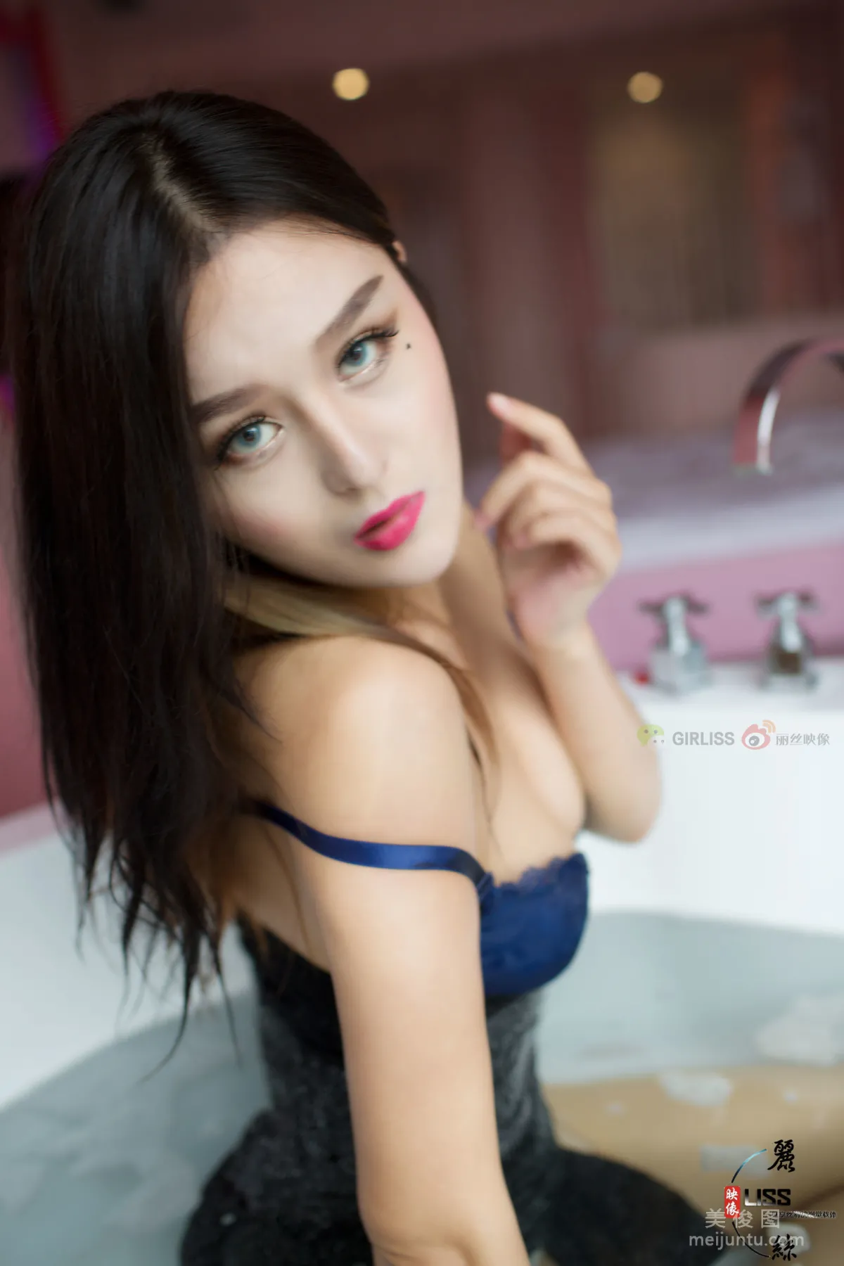 [丽丝映像GIRLISS]  浴缸胸衣湿身  写真集37