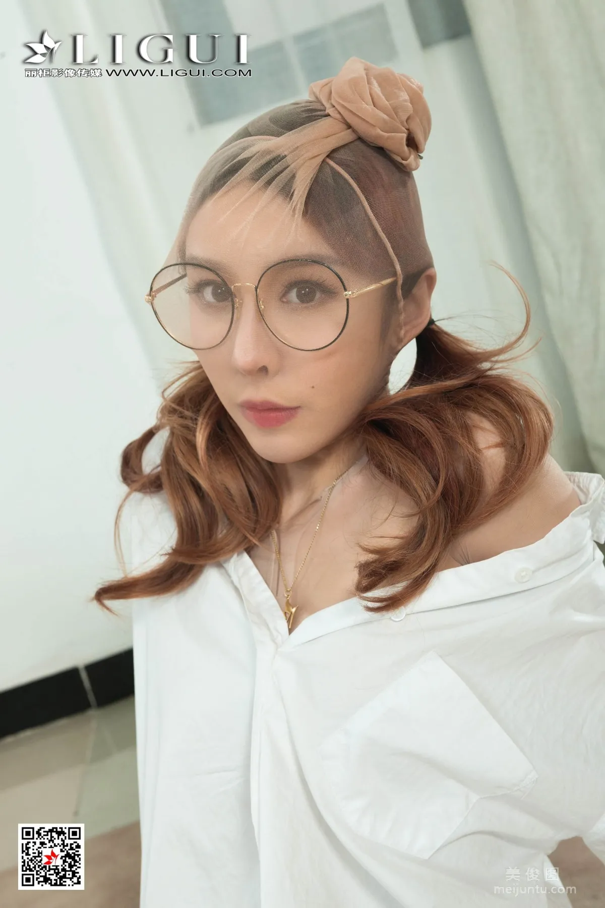 [丽柜Ligui] 兔子 《白衬衫眼镜娘》 写真集2