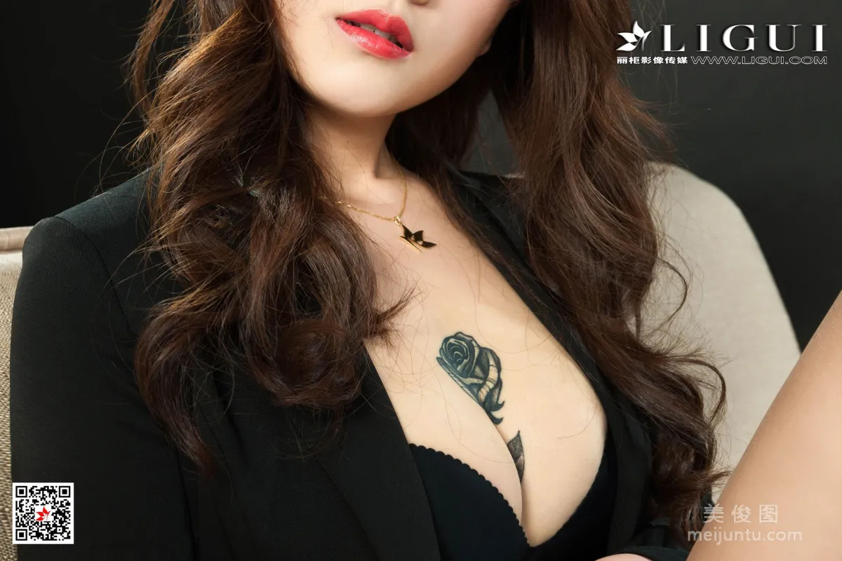 [丽柜Ligui] Model 桔子 《肉丝袜女郎》 写真集26