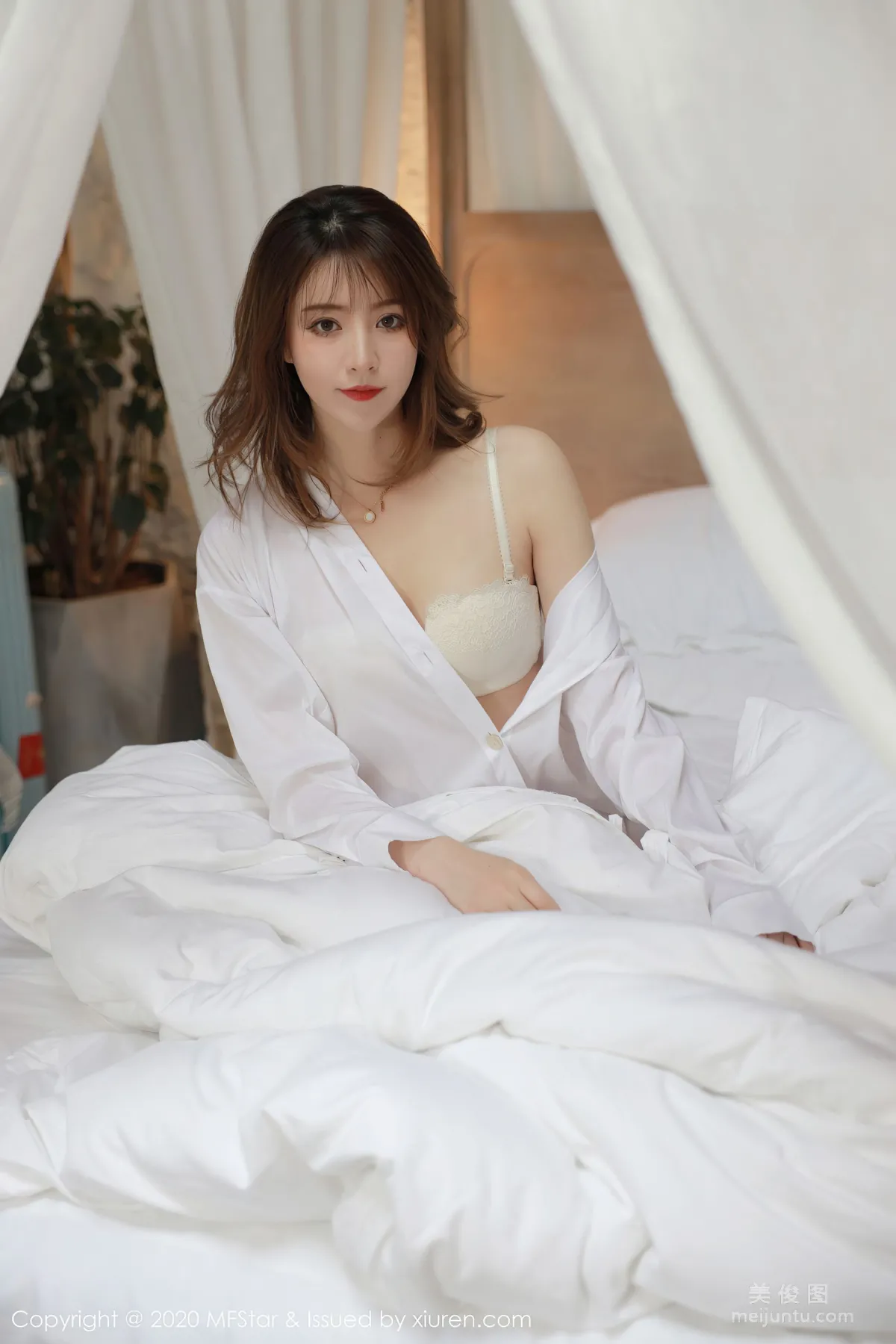 [MFStar] Vol.369 yoo Youyou - White Shirt and Lace Stockings photo 2