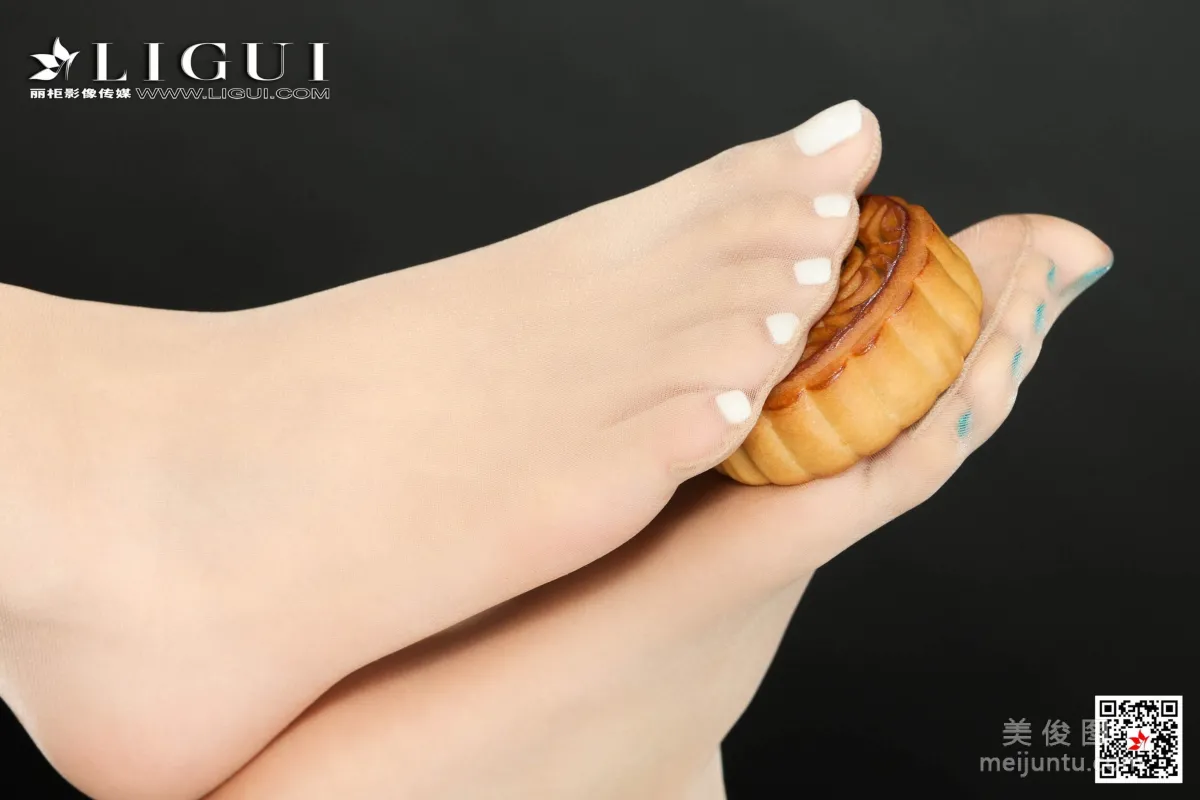 [丽柜Ligui] 网络丽人 Model 汐汐& 凉儿 - 双生丝袜红女郎36