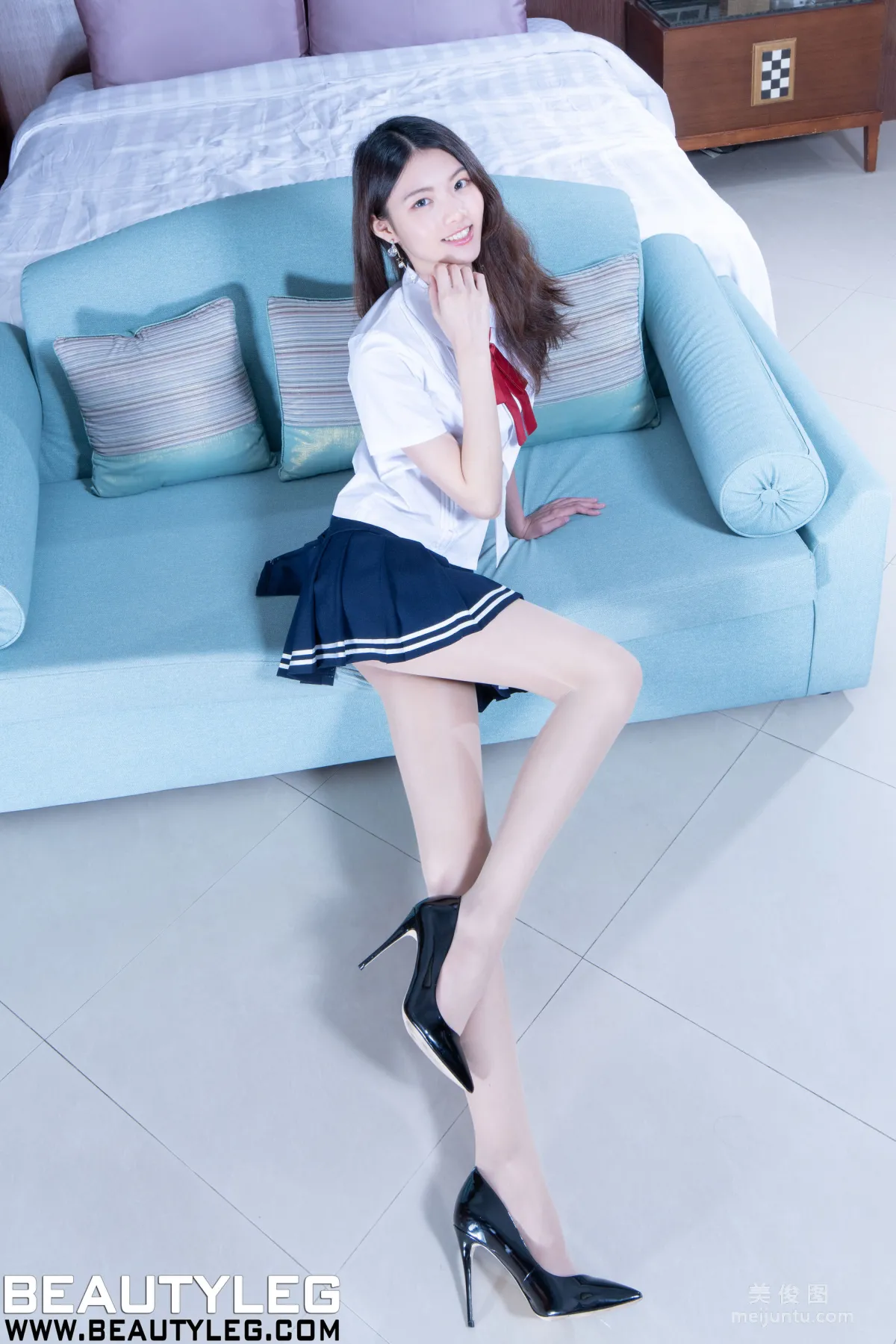 [Beautyleg] No.1982 腿模Yvonne - 肉絲短裙制服美腿 14