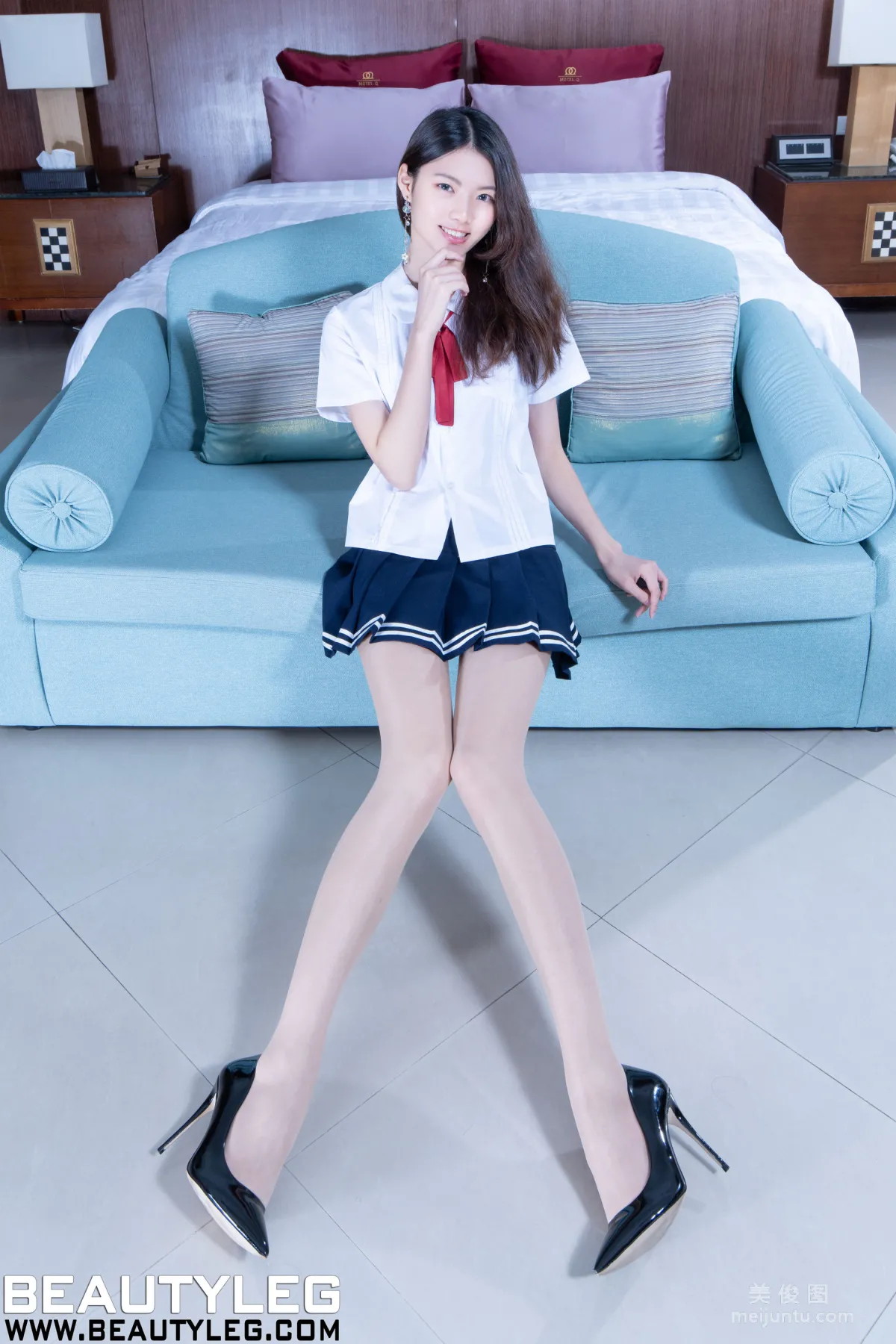 [Beautyleg] No.1982 腿模Yvonne - 肉絲短裙制服美腿 12
