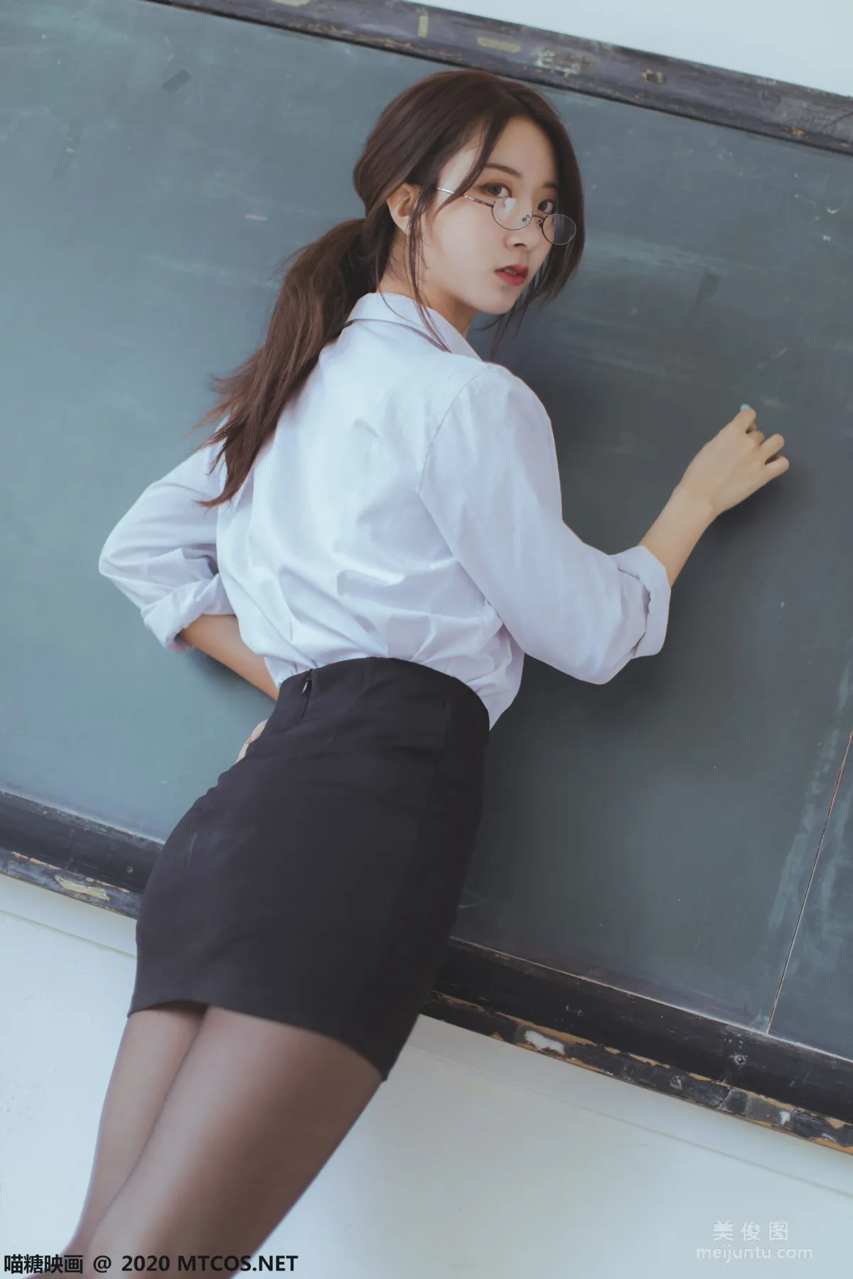 [喵糖映画] VOL.282 OL制服 写真集2