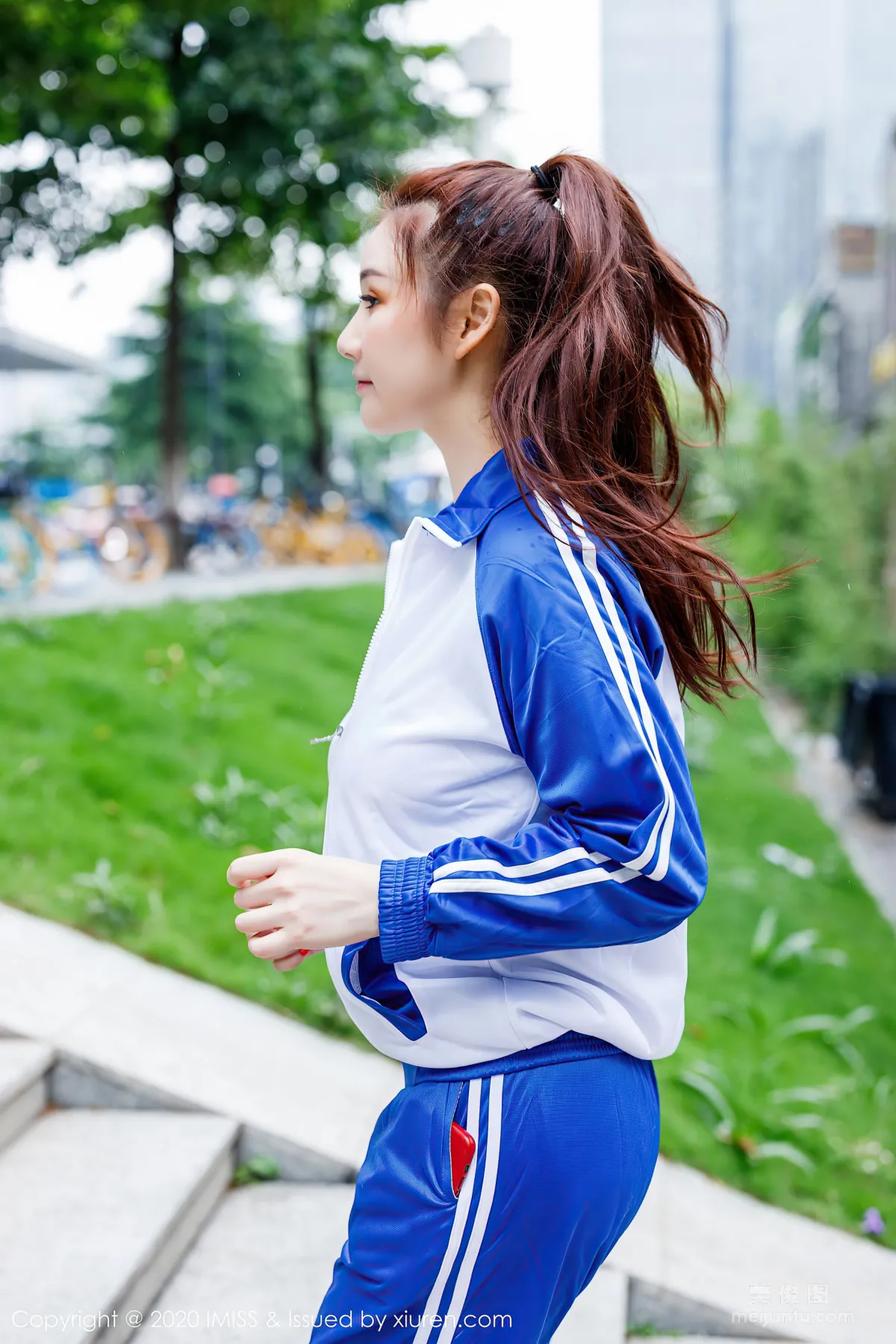 [IMISS] Vol.496 evon - School Uniform in the Rain Private Shoot Theme Series photo 4
