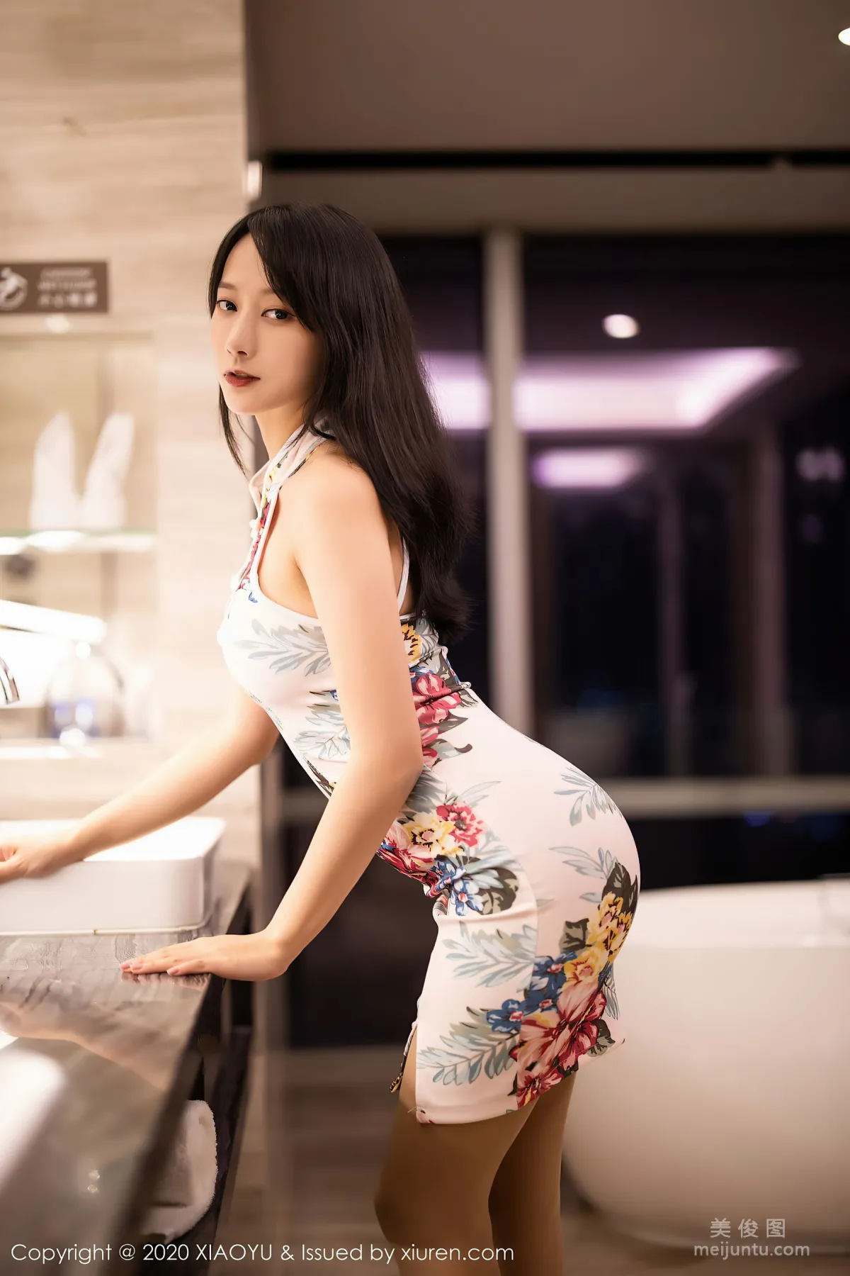 [语画界XIAOYU] Vol.366 何嘉颖 - 性感朦胧肉丝美腿系列2