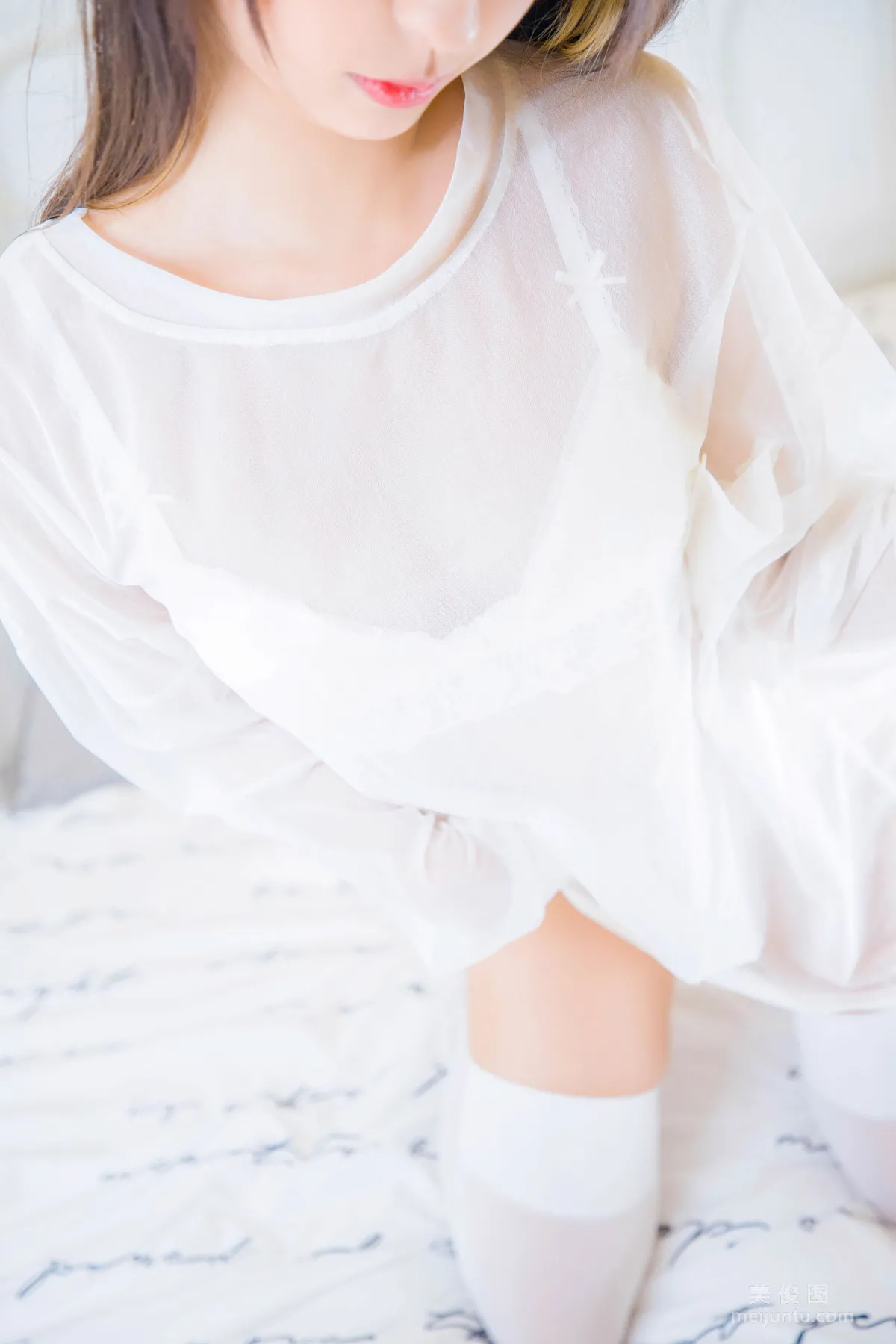 [Cosplay] Shenle Banzhen Dong "Okaeri" White Silk Cat Paws Photo Set photo 76