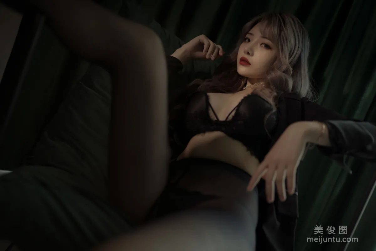 [Cosplay] Anime Blogger Wenmei - Black Stockings Suit photo 23